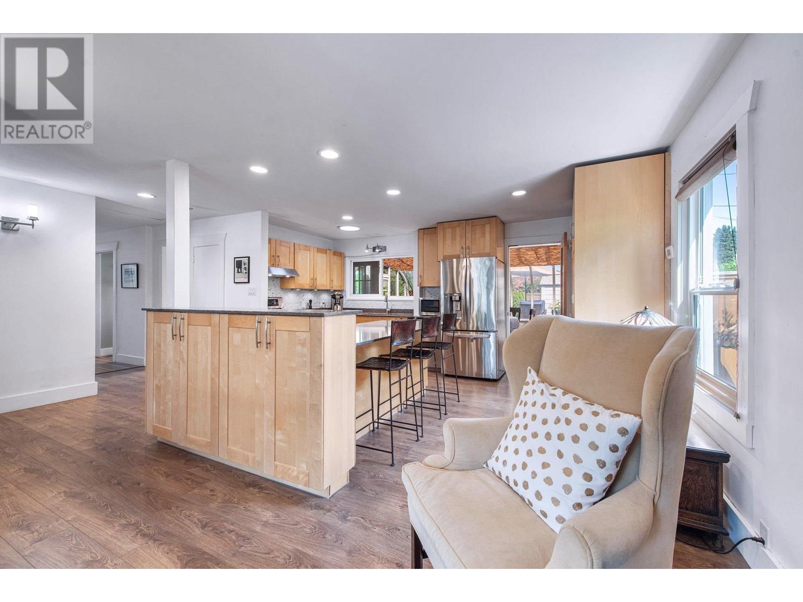 1388 Oakwood Crescent, North Vancouver, British Columbia  V7P 1L7 - Photo 4 - R2816476