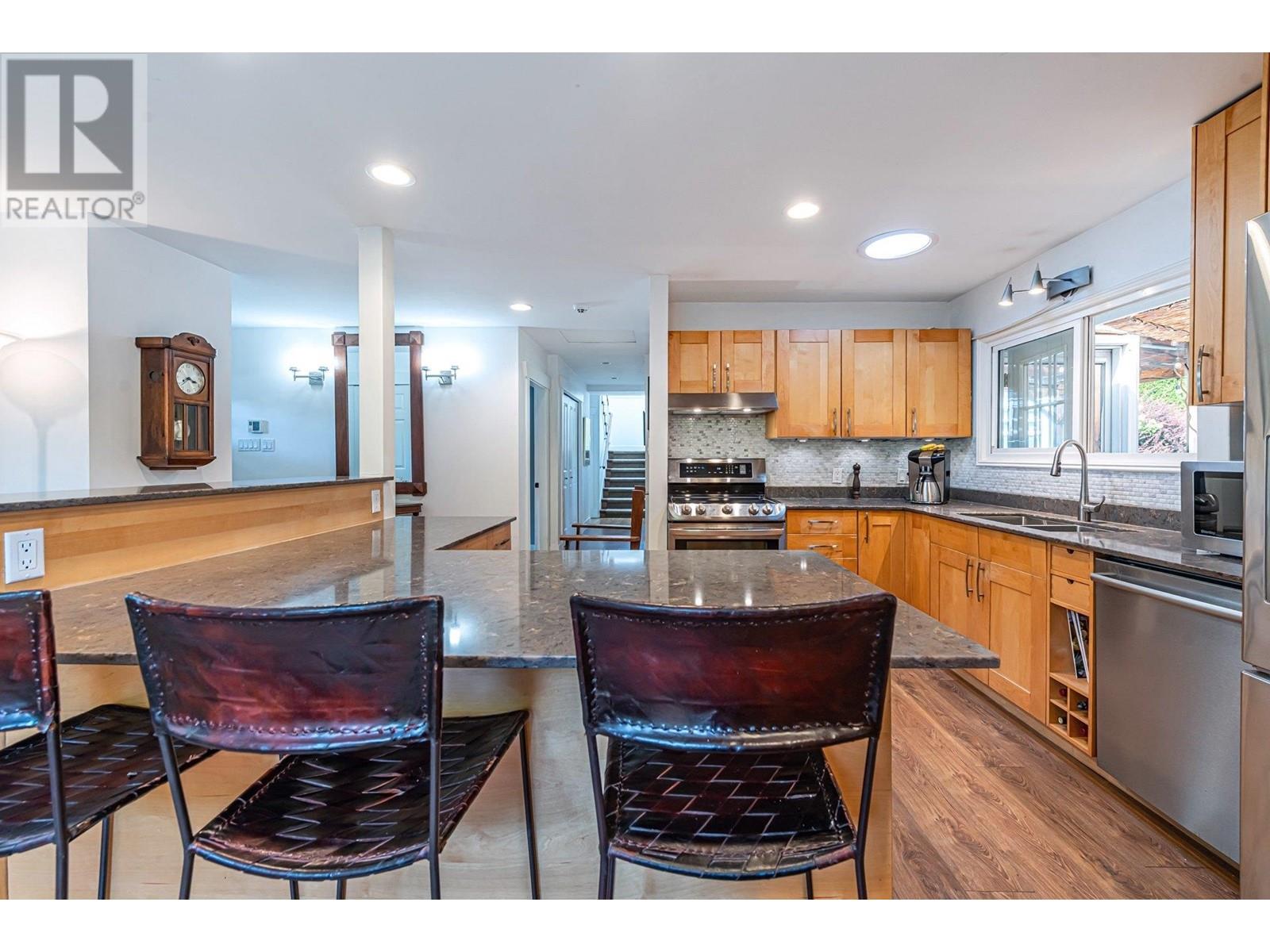 1388 Oakwood Crescent, North Vancouver, British Columbia  V7P 1L7 - Photo 5 - R2816476