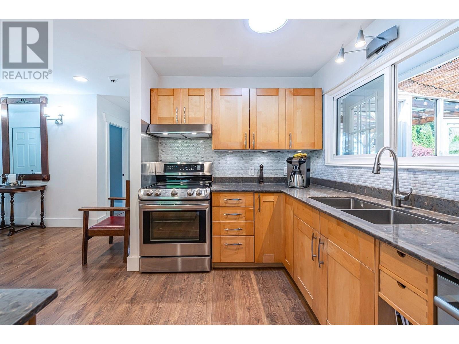 1388 Oakwood Crescent, North Vancouver, British Columbia  V7P 1L7 - Photo 7 - R2816476