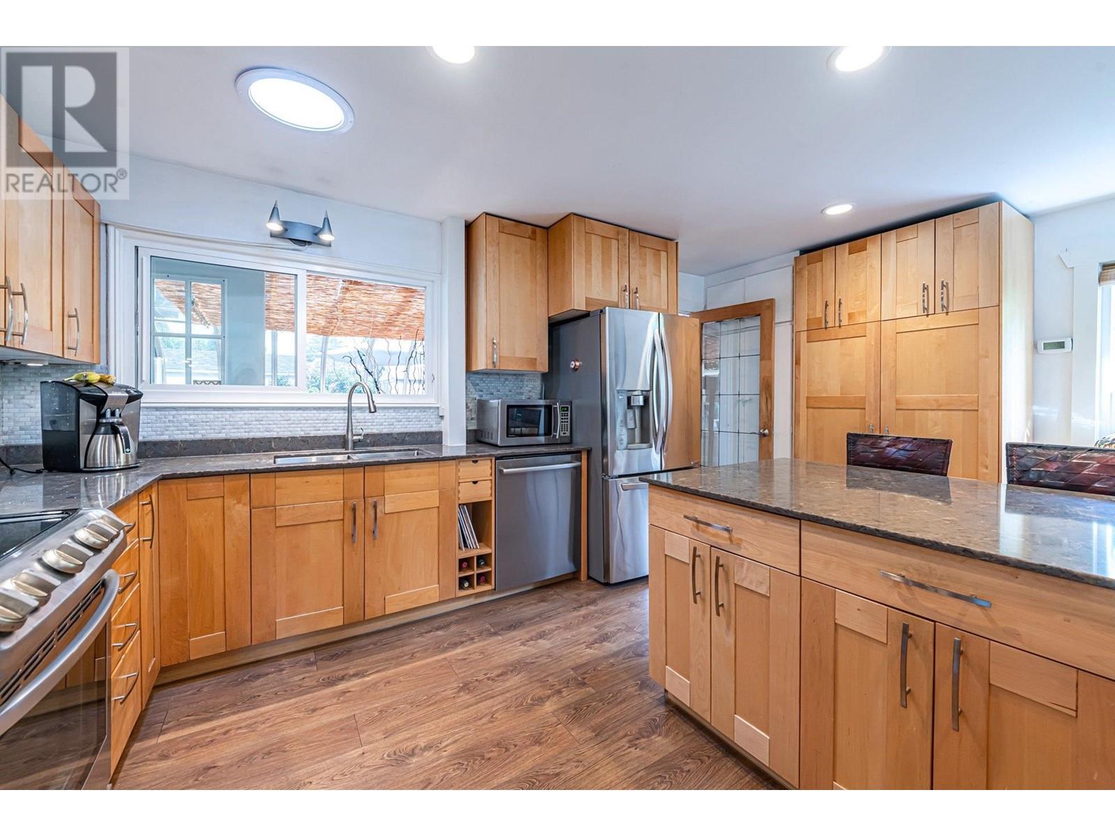 1388 Oakwood Crescent, North Vancouver, British Columbia  V7P 1L7 - Photo 6 - R2816476