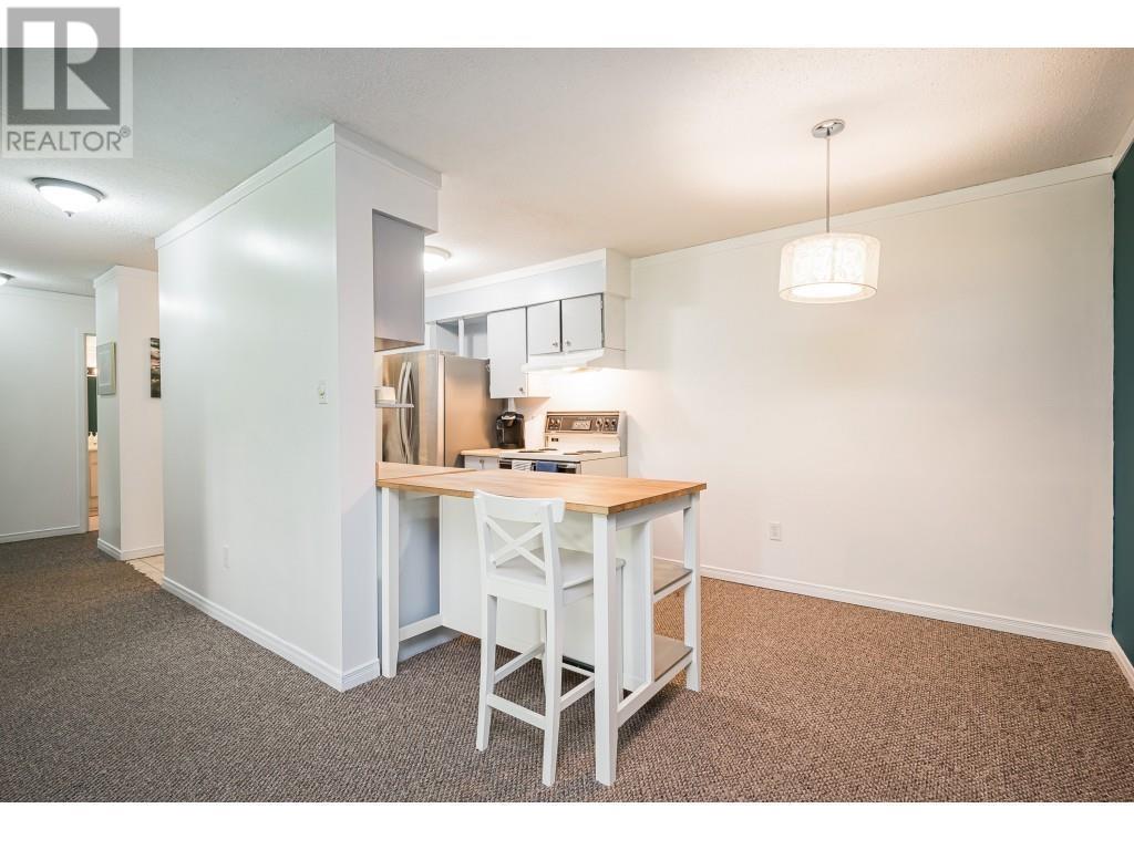 220 1945 Woodway Place, Burnaby, British Columbia  V5C 6A8 - Photo 2 - R2816876