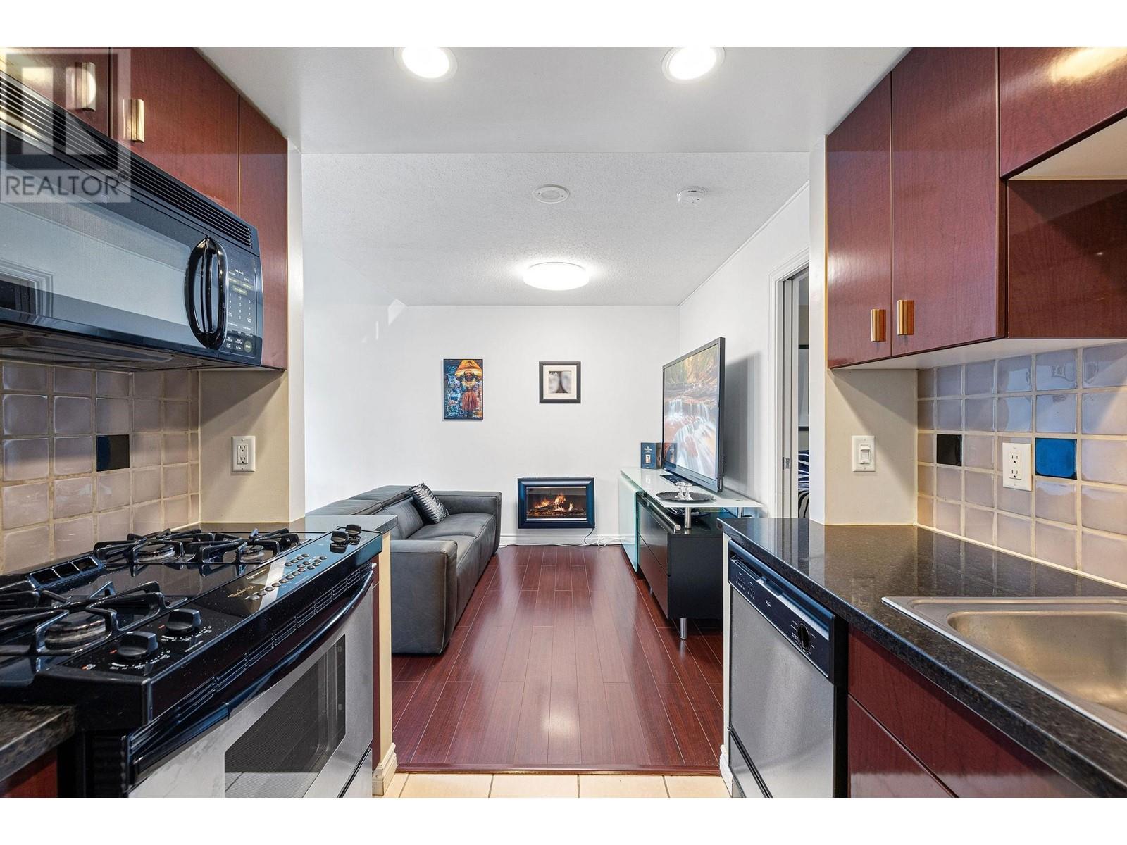 133 Boathouse Mews, Vancouver, British Columbia  V6Z 2Z9 - Photo 12 - R2816545