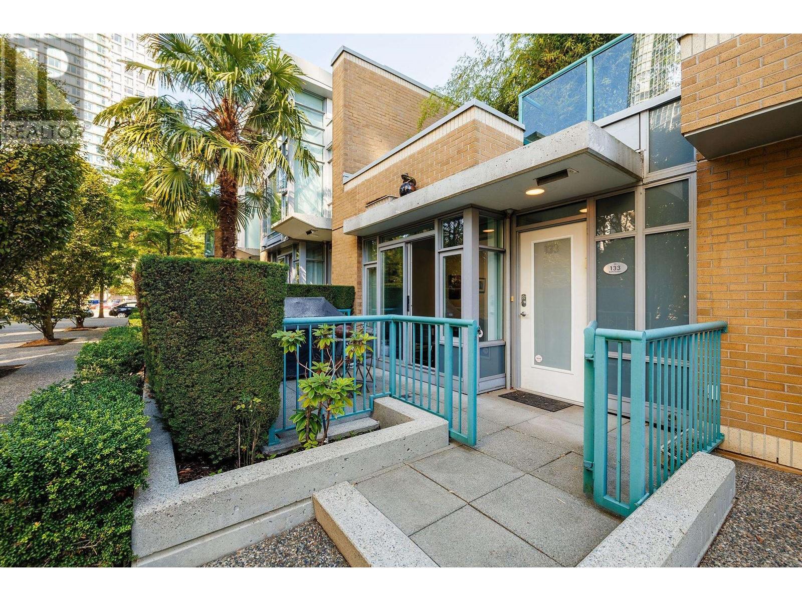 133 Boathouse Mews, Vancouver, British Columbia  V6Z 2Z9 - Photo 4 - R2816545