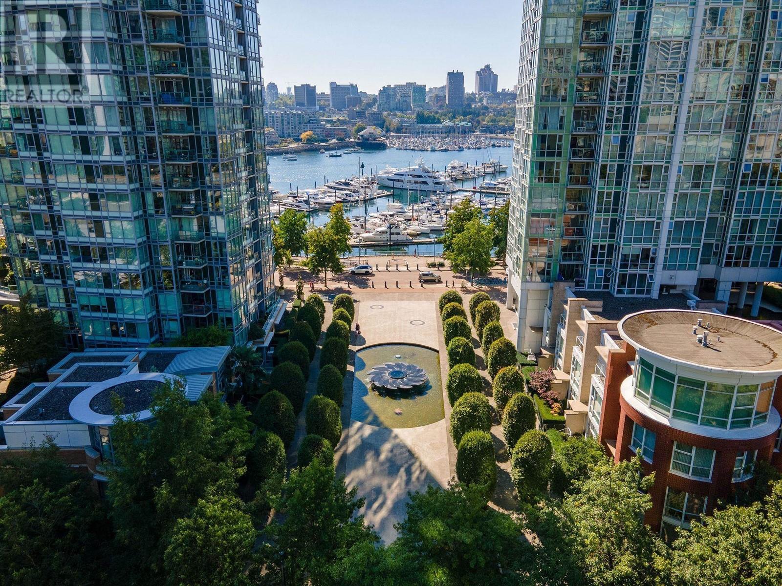 133 Boathouse Mews, Vancouver, British Columbia  V6Z 2Z9 - Photo 3 - R2816545
