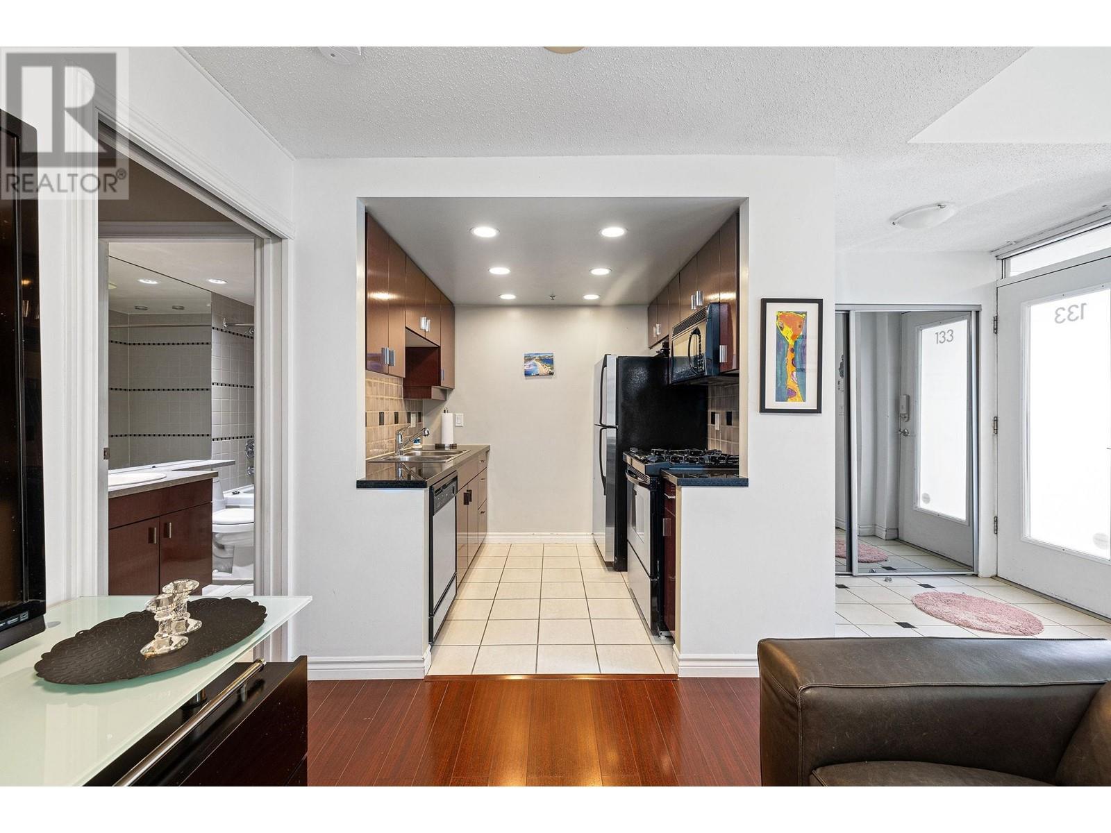 133 Boathouse Mews, Vancouver, British Columbia  V6Z 2Z9 - Photo 10 - R2816545