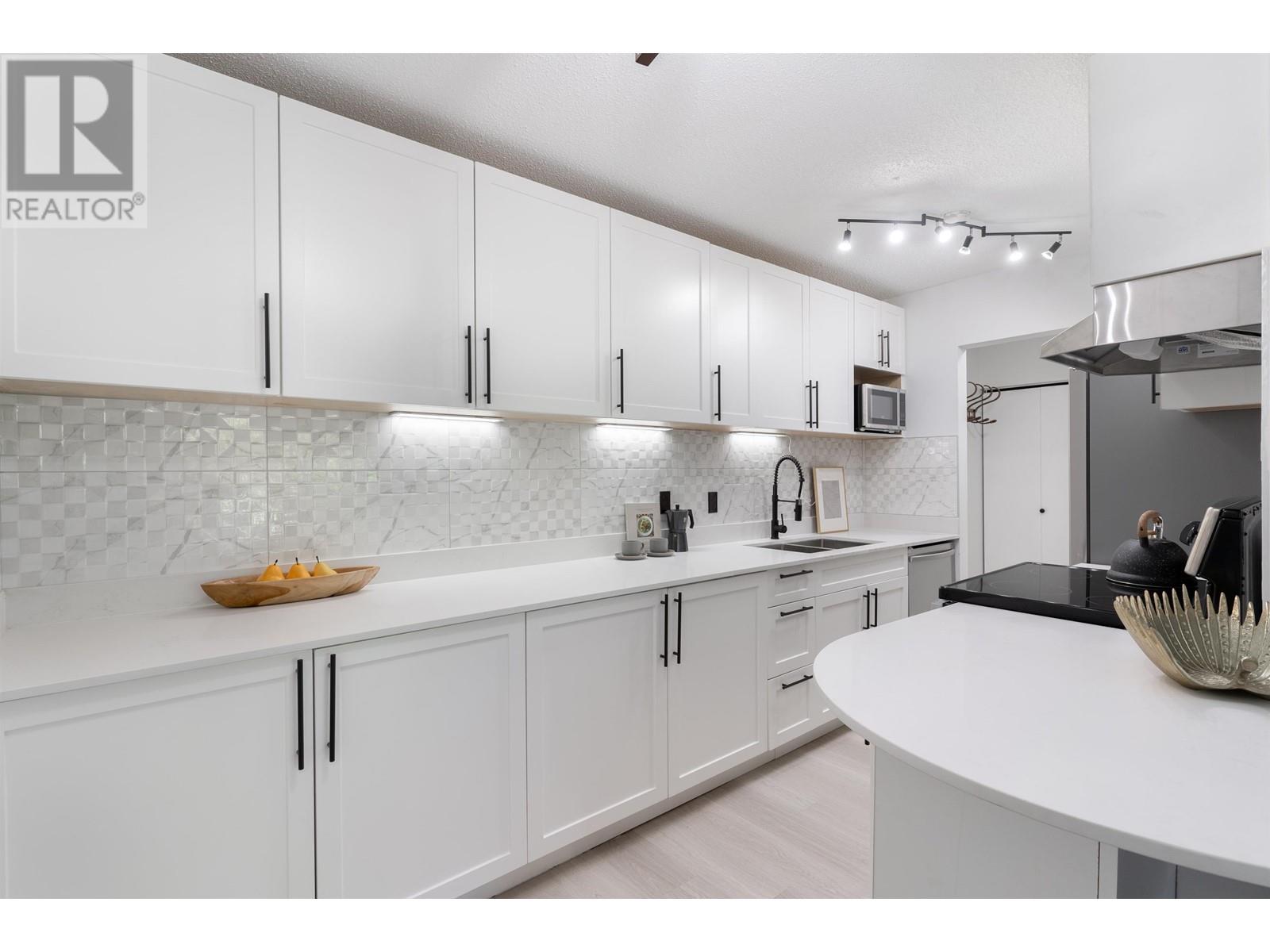 306 211 W 3rd Street, North Vancouver, British Columbia  V7M 1E9 - Photo 10 - R2816609