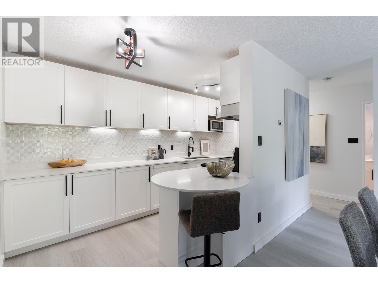 306 211 W 3rd Street, North Vancouver, British Columbia  V7M 1E9 - Photo 8 - R2816609