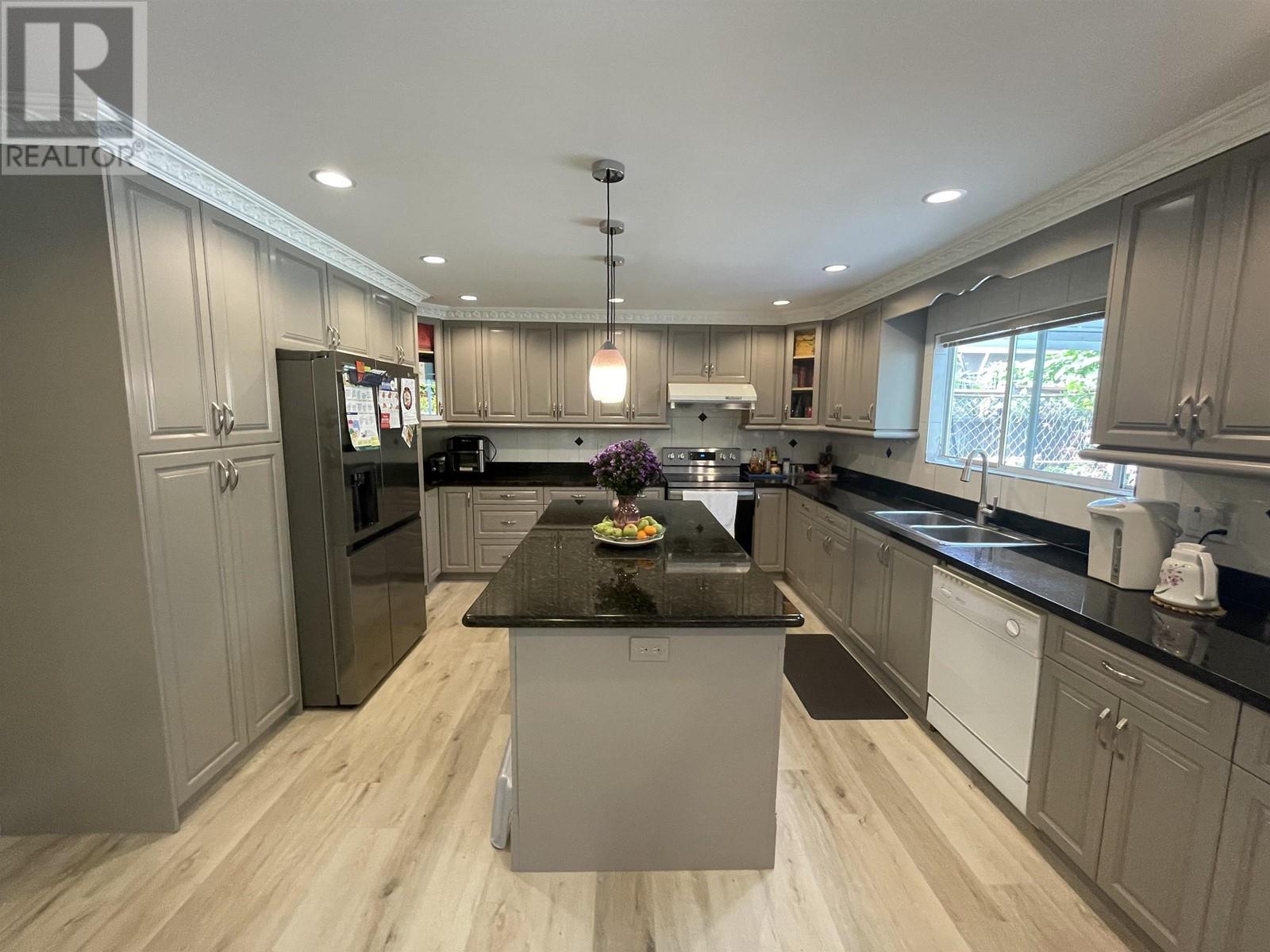 6169 Lochdale Street, Burnaby, British Columbia  V5B 2M6 - Photo 9 - R2816882