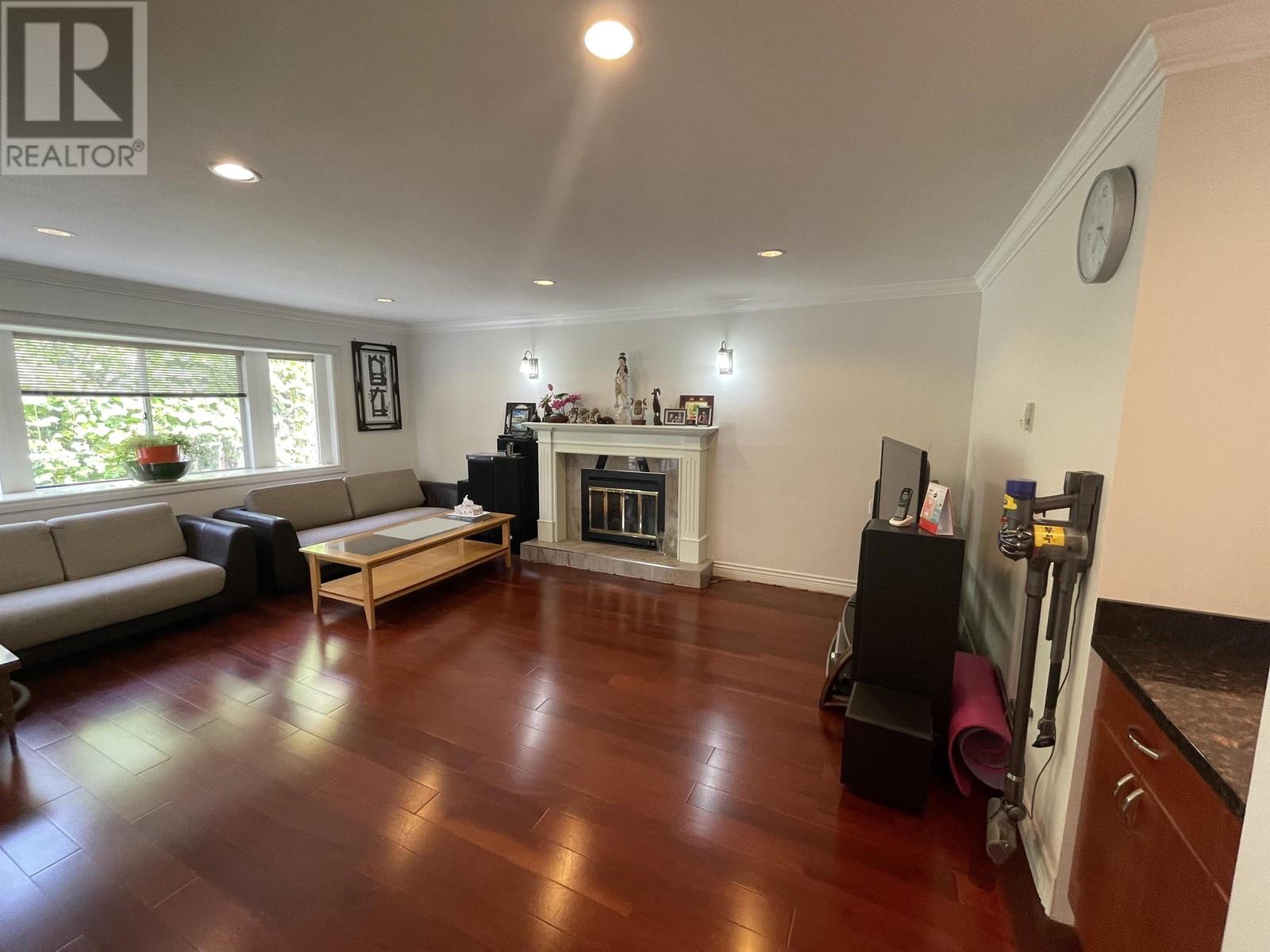 6169 Lochdale Street, Burnaby, British Columbia  V5B 2M6 - Photo 14 - R2816882