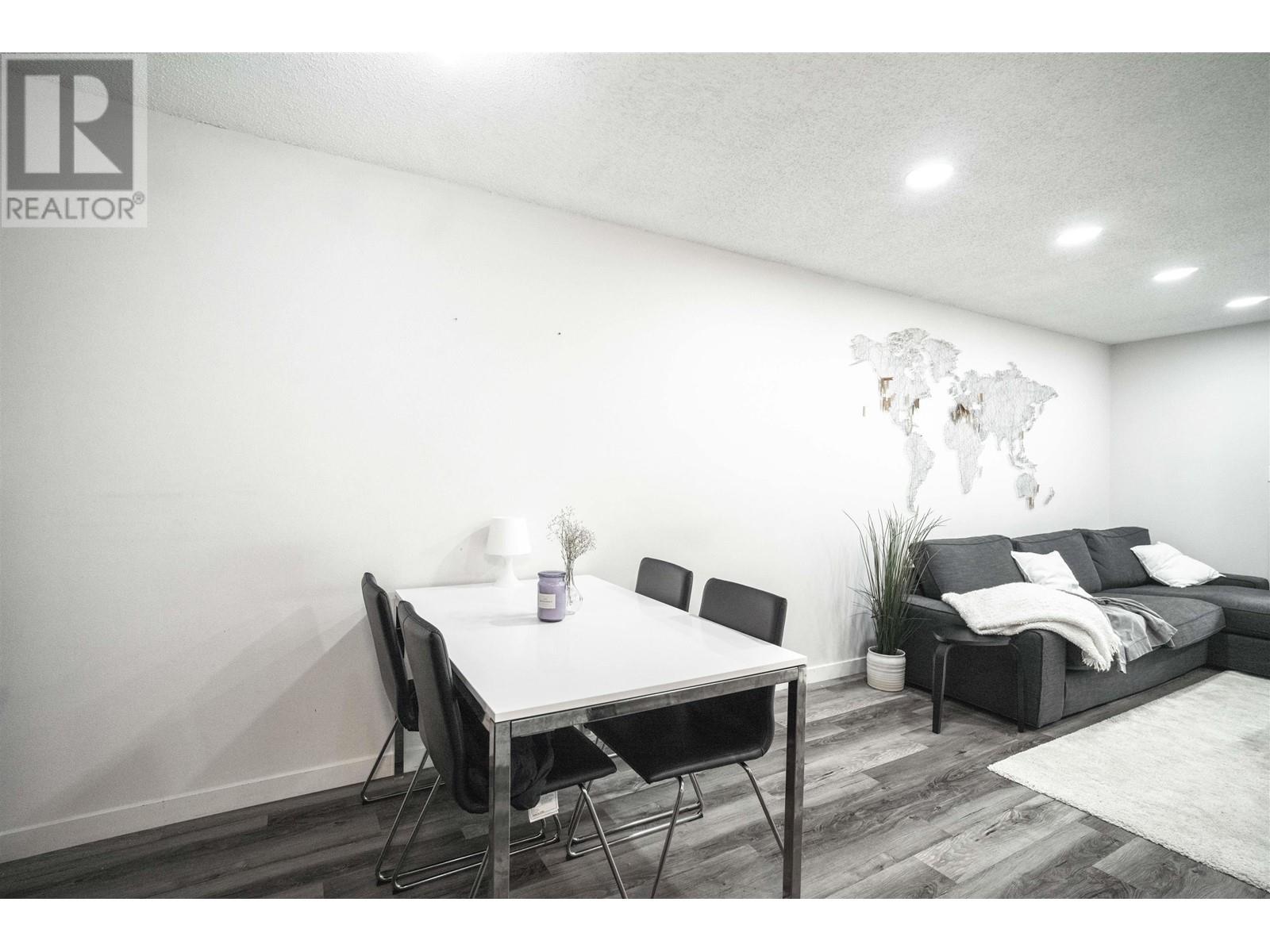 402 9847 Manchester Drive, Burnaby, British Columbia  V3N 4P4 - Photo 6 - R2816454