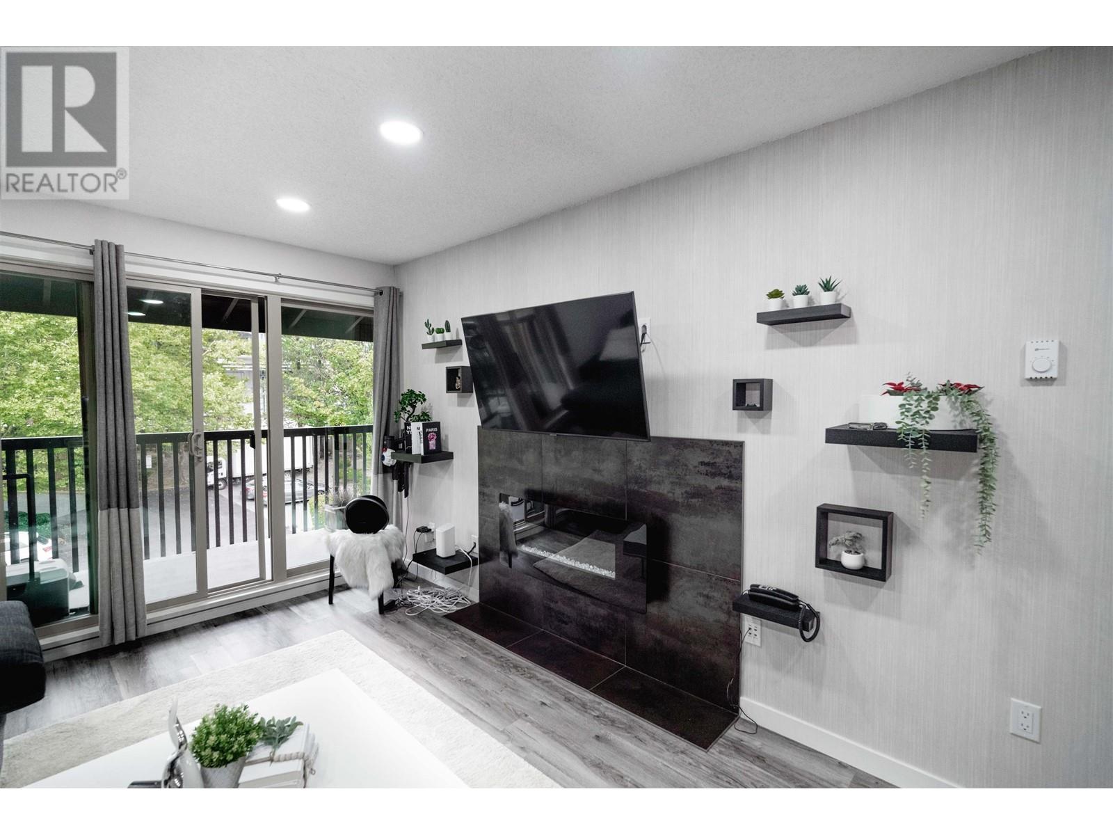 402 9847 Manchester Drive, Burnaby, British Columbia  V3N 4P4 - Photo 4 - R2816454