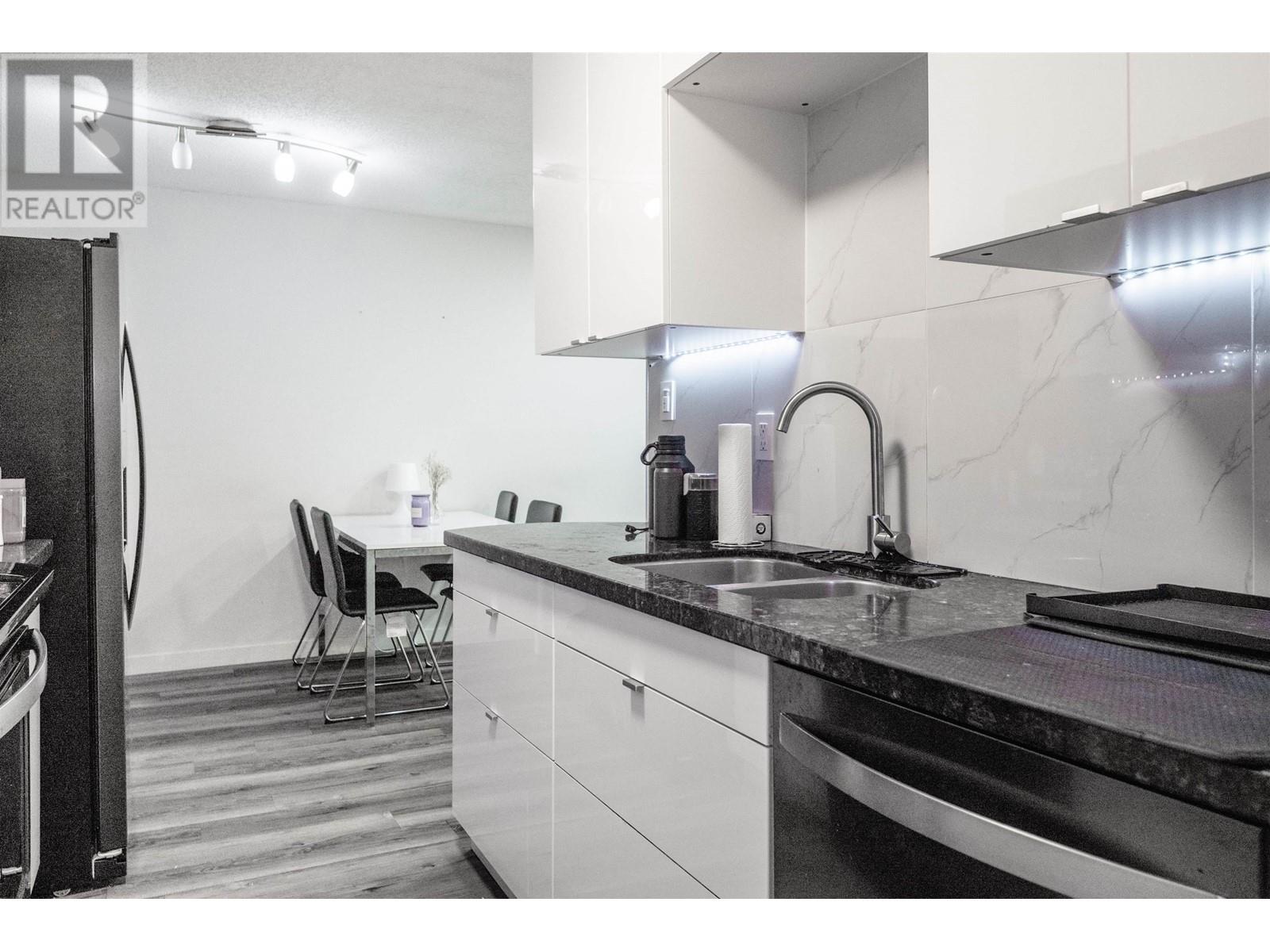 402 9847 Manchester Drive, Burnaby, British Columbia  V3N 4P4 - Photo 12 - R2816454