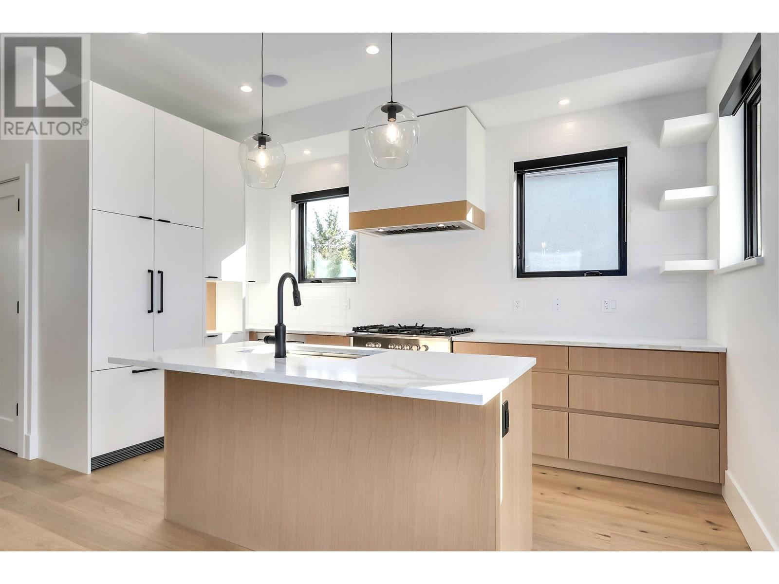 423 W Keith Road, North Vancouver, British Columbia  V7M 1M2 - Photo 10 - R2817163