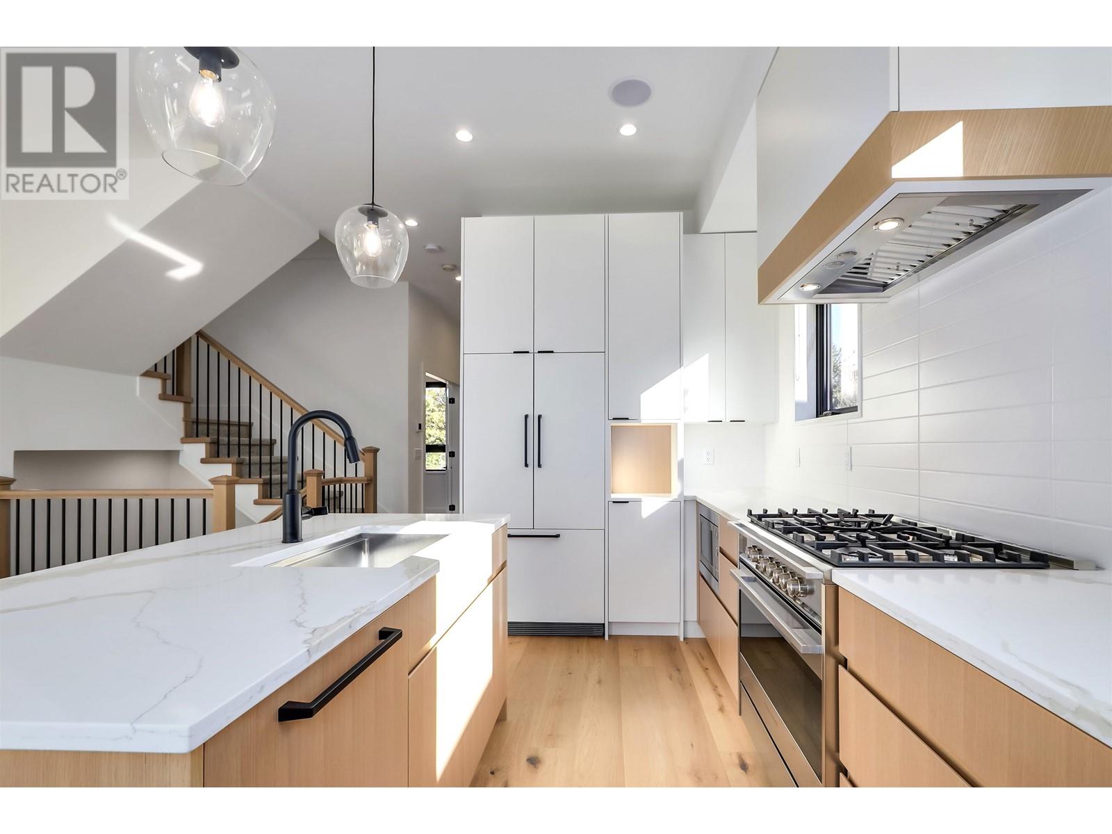 423 W Keith Road, North Vancouver, British Columbia  V7M 1M2 - Photo 13 - R2817163
