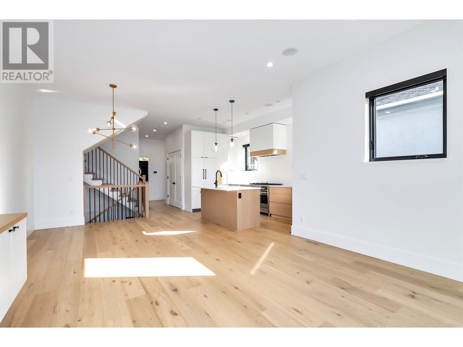 423 W Keith Road, North Vancouver, British Columbia  V7M 1M2 - Photo 8 - R2817163