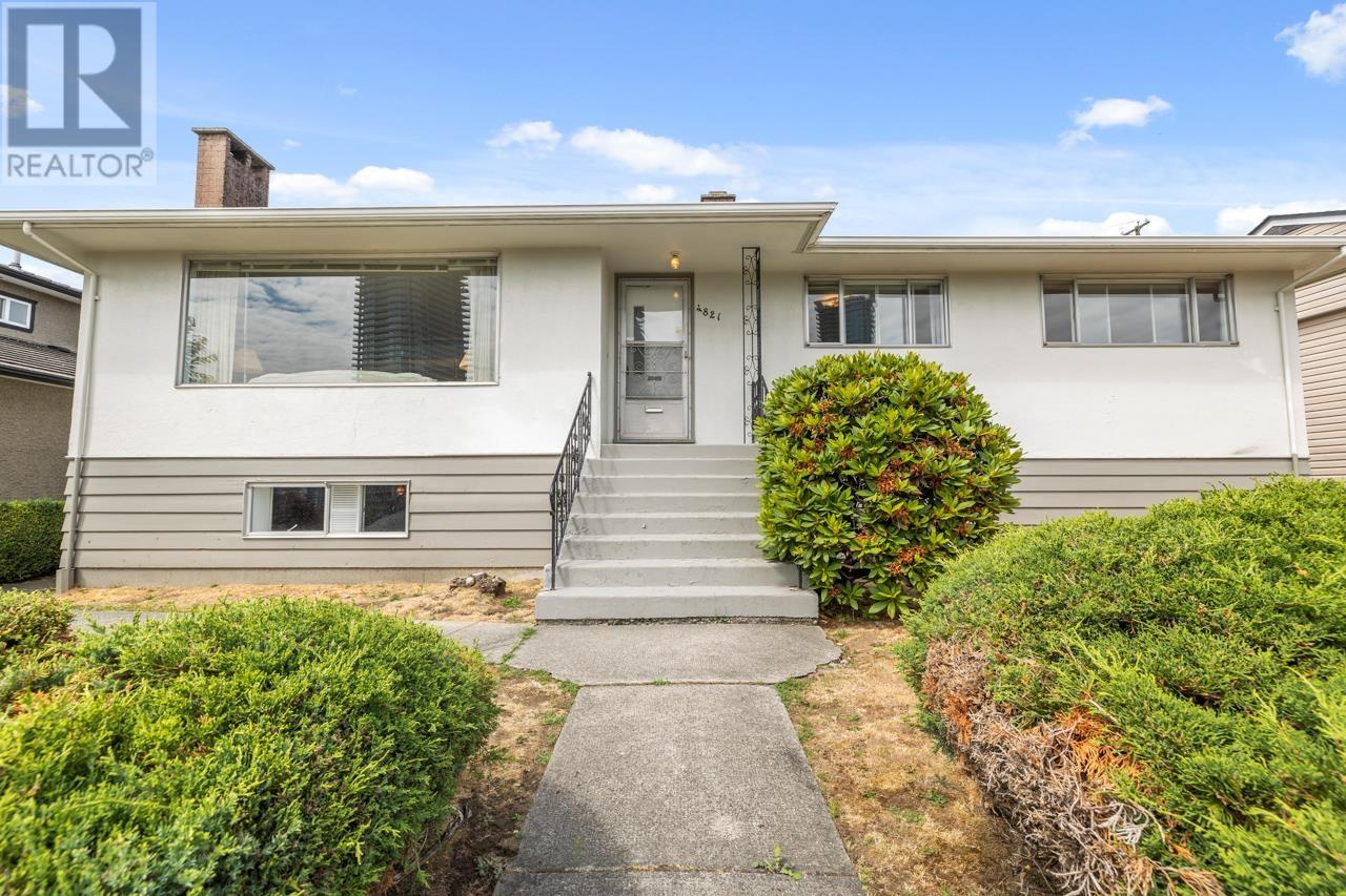 4821 Ridgelawn Drive, Burnaby, British Columbia  V5C 3Y1 - Photo 2 - R2817139