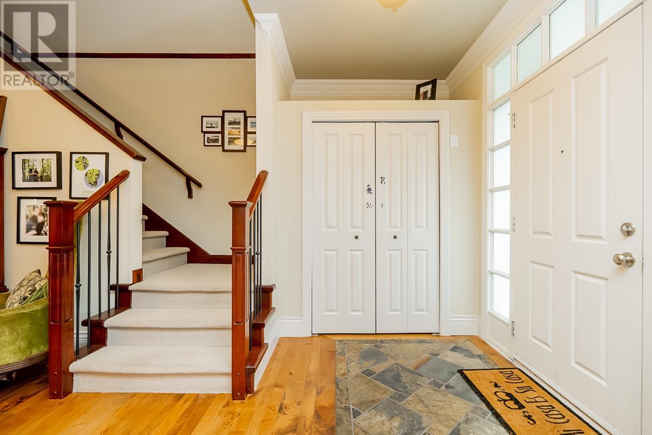 2880 Malibu Court, Coquitlam, British Columbia  V3B 8G1 - Photo 3 - R2817144