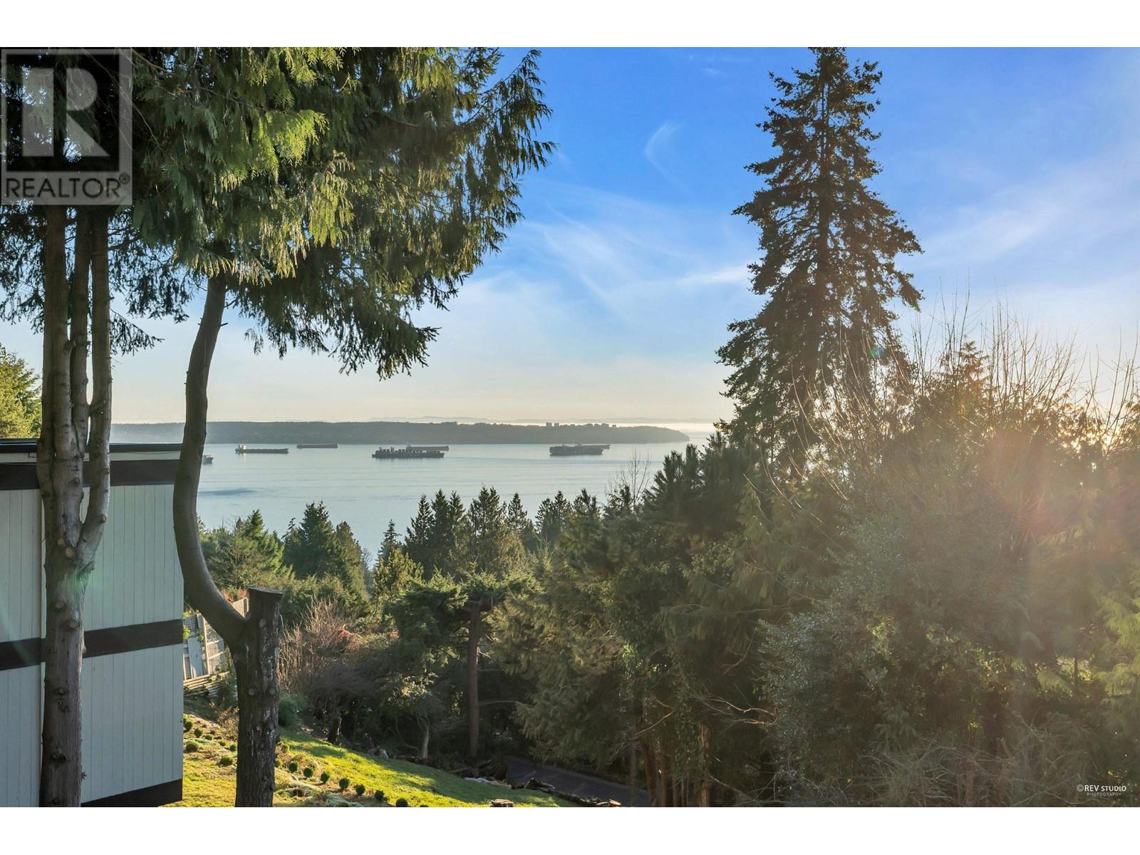 2670 Rosebery Avenue, West Vancouver, British Columbia  V7V 3A2 - Photo 13 - R2816784