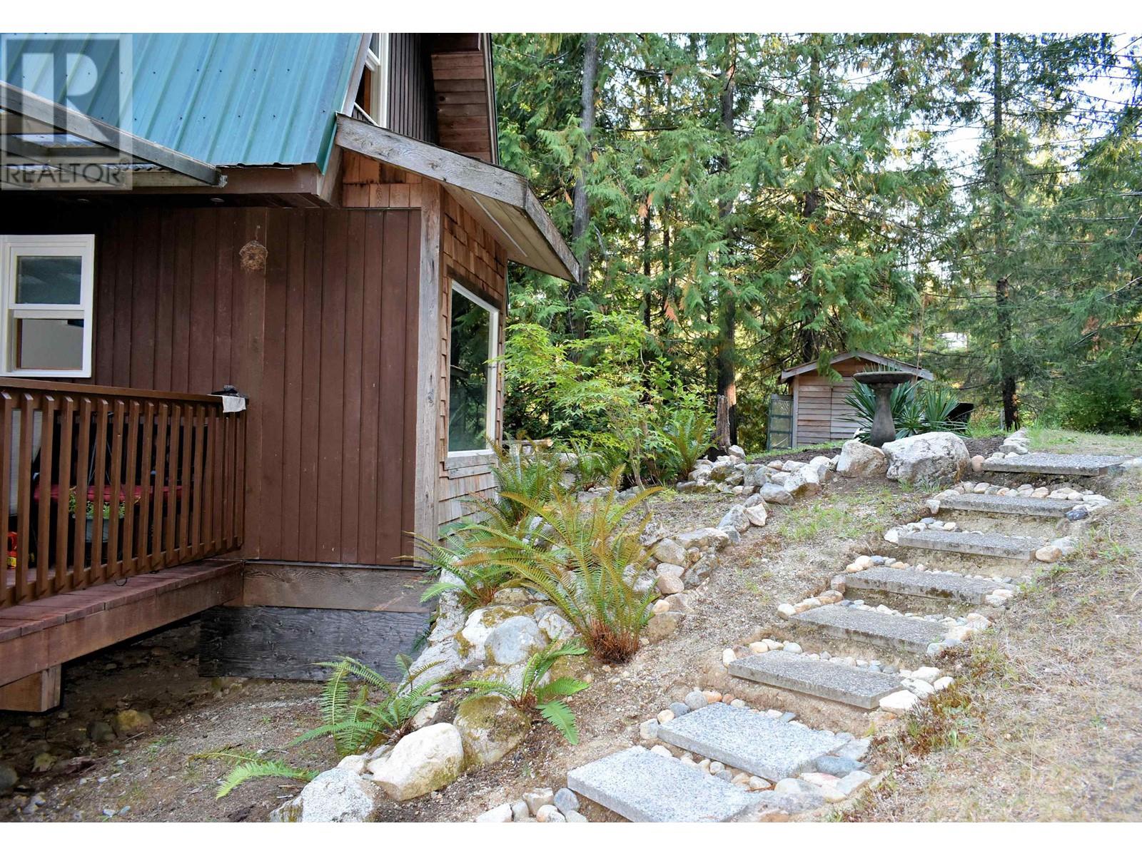 16535 Timberline Road, Egmont, British Columbia  V0N 2H4 - Photo 2 - R2811495