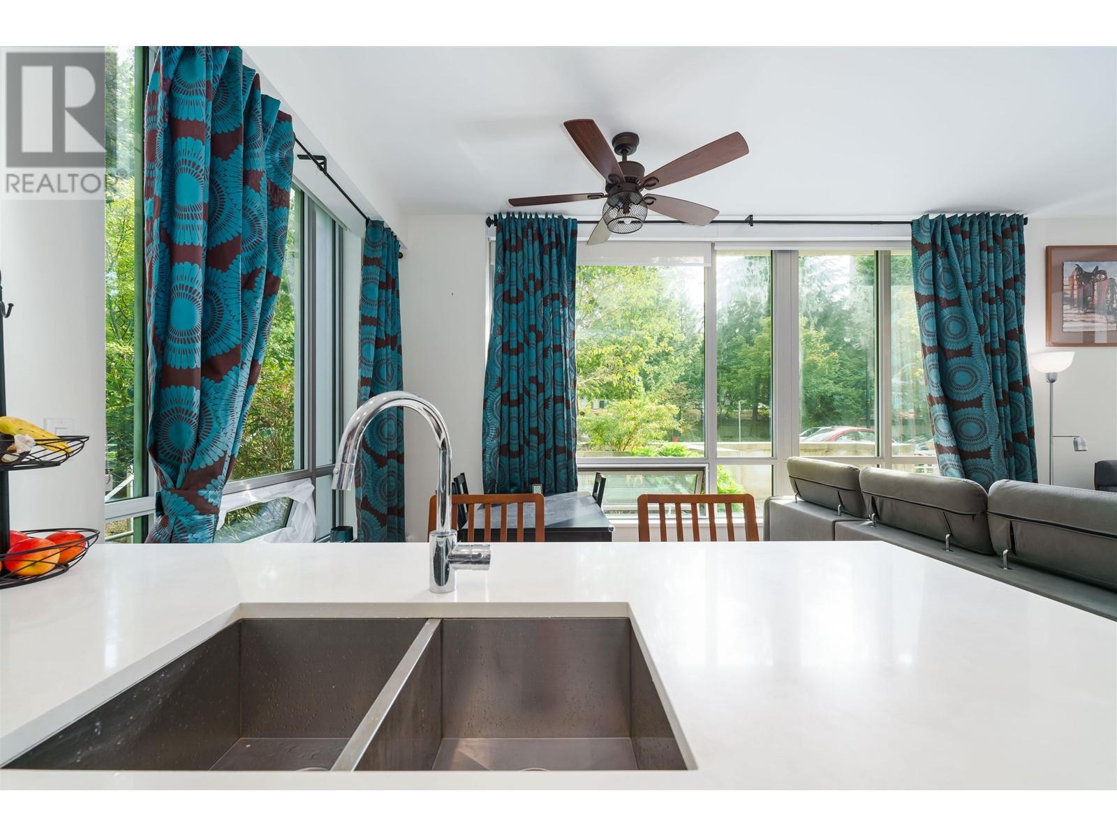 9086 University Crescent, Burnaby, British Columbia  V5A 0C9 - Photo 3 - R2816618