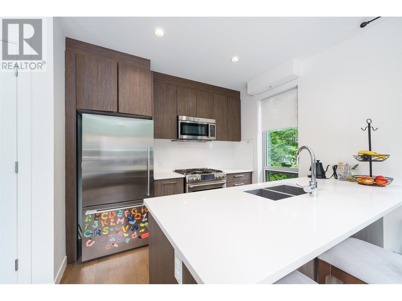 9086 University Crescent, Burnaby, British Columbia  V5A 0C9 - Photo 4 - R2816618