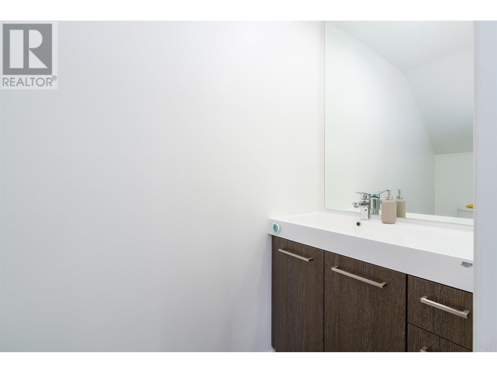 9086 University Crescent, Burnaby, British Columbia  V5A 0C9 - Photo 7 - R2816618