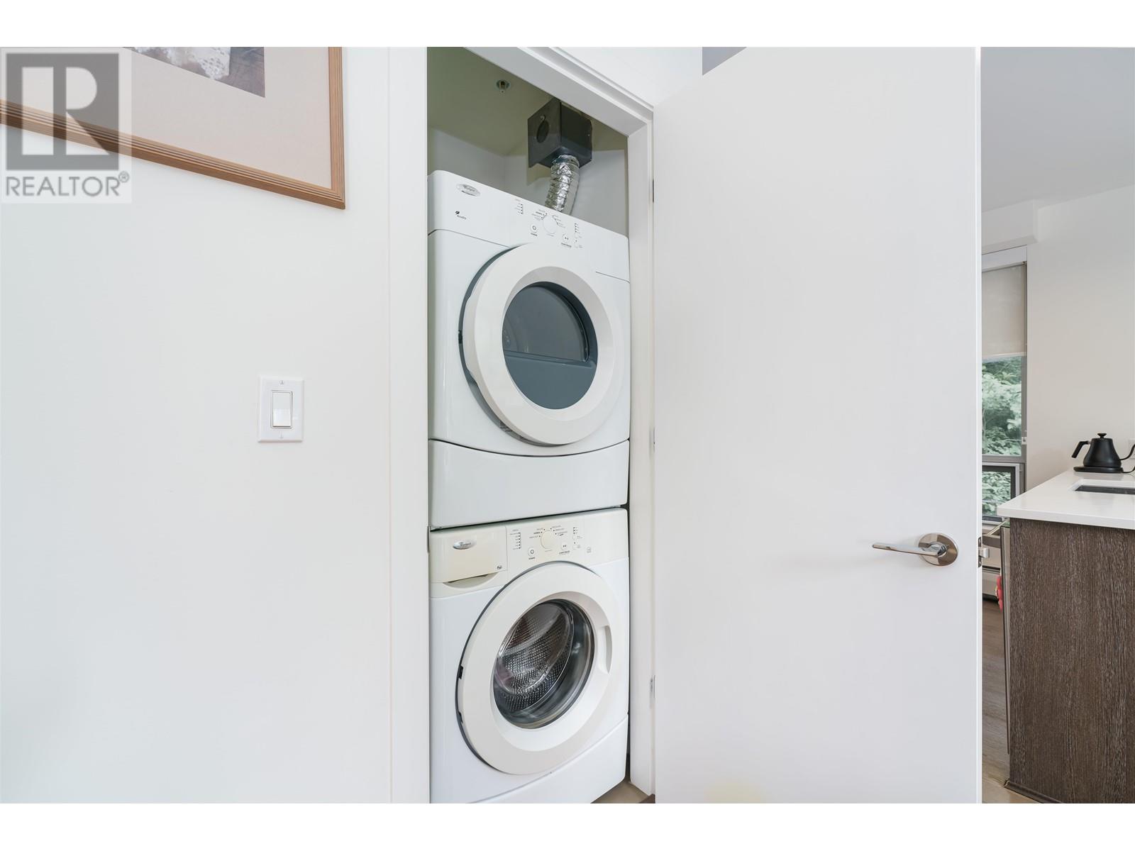 9086 University Crescent, Burnaby, British Columbia  V5A 0C9 - Photo 6 - R2816618