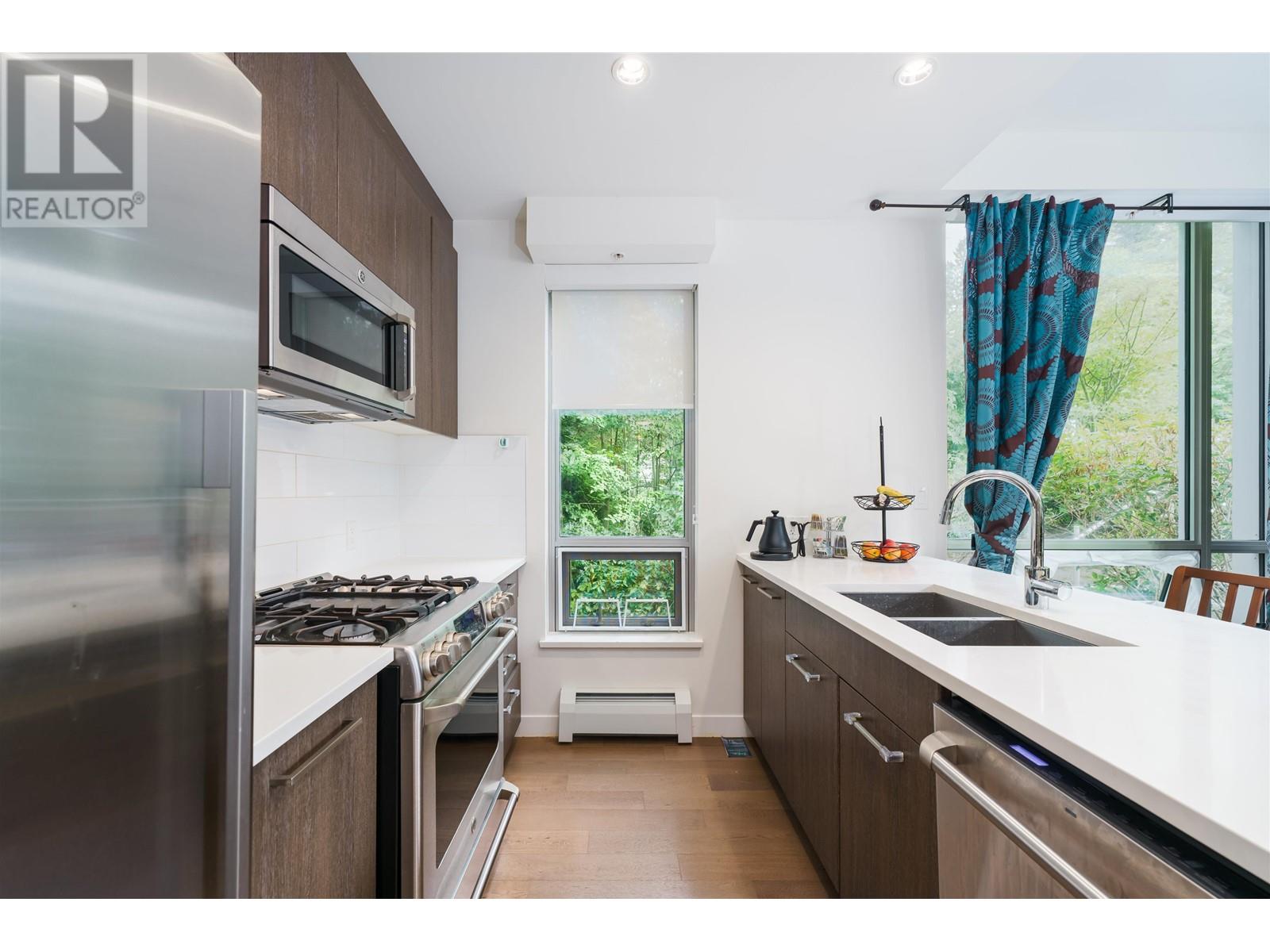 9086 University Crescent, Burnaby, British Columbia  V5A 0C9 - Photo 5 - R2816618