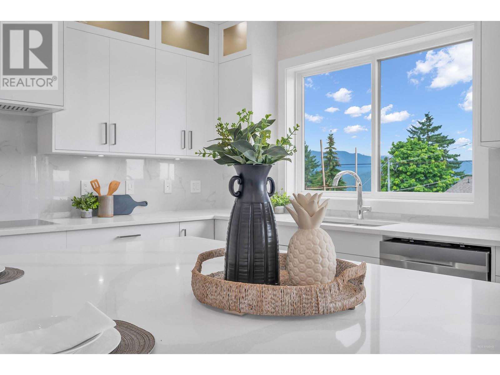 74 Ellesmere Avenue, Burnaby, British Columbia  V5B 3S6 - Photo 17 - R2817355