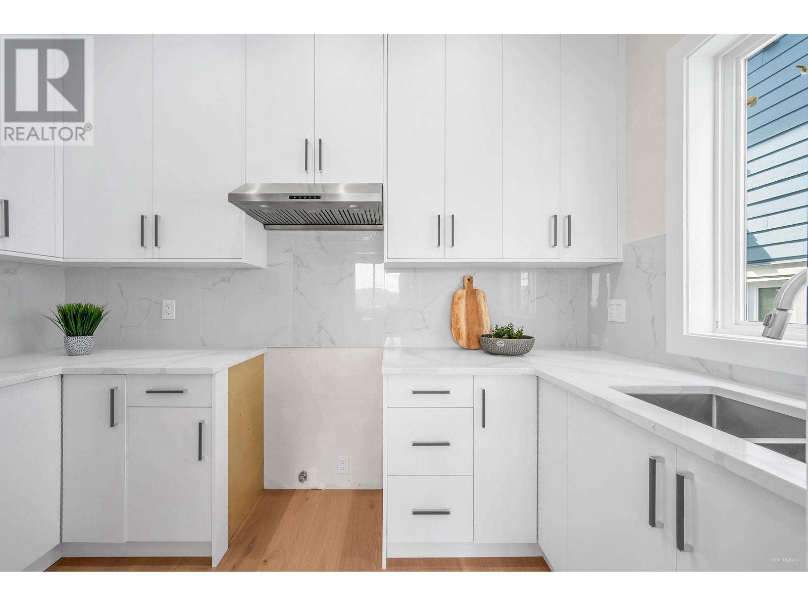 74 Ellesmere Avenue, Burnaby, British Columbia  V5B 3S6 - Photo 18 - R2817355