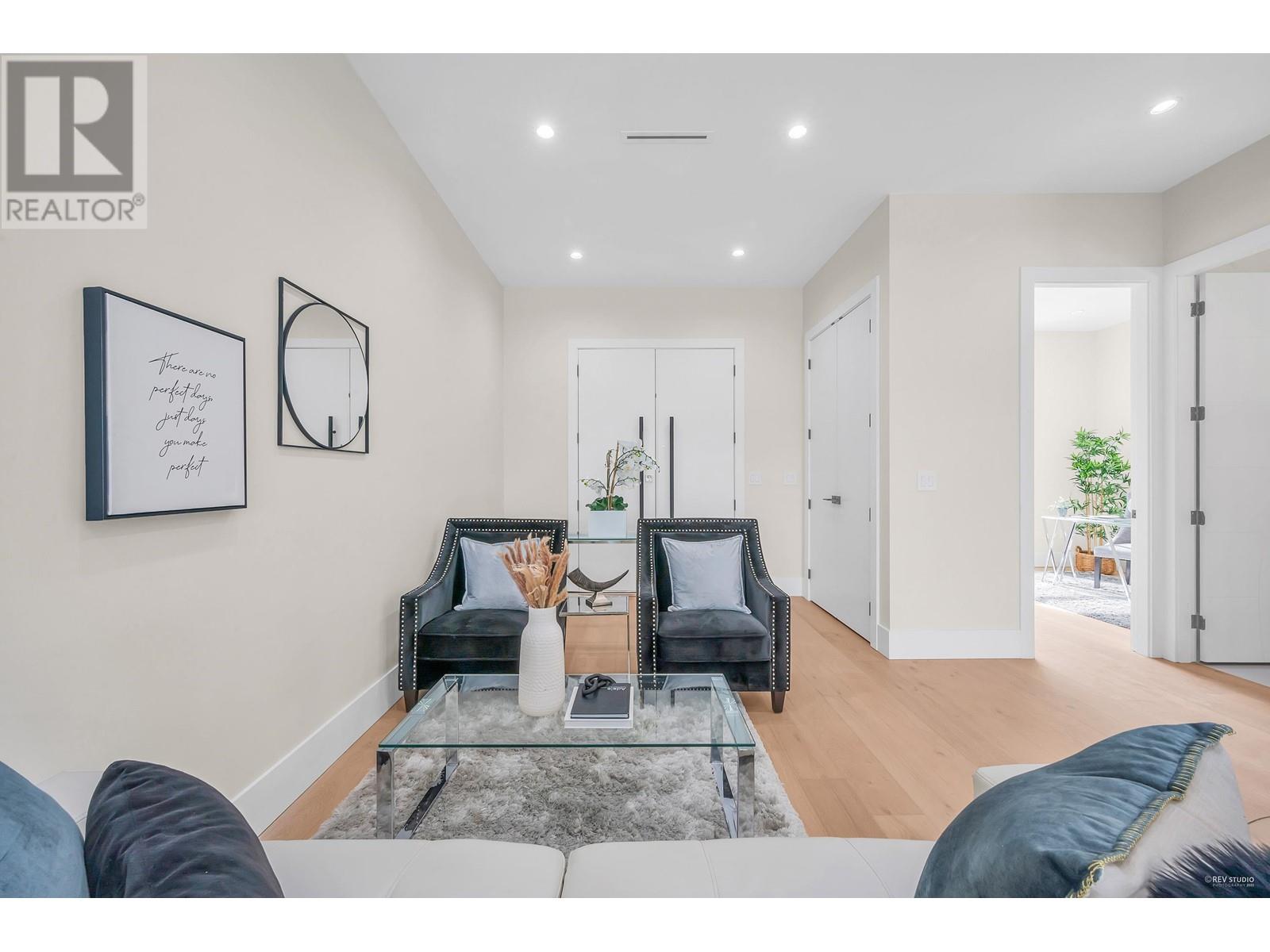 74 Ellesmere Avenue, Burnaby, British Columbia  V5B 3S6 - Photo 5 - R2817355