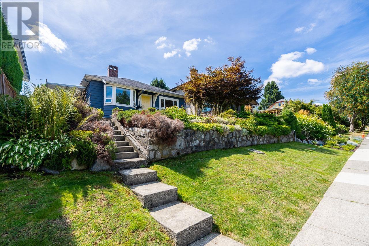 3986 Trinity Street, Burnaby, British Columbia  V5C 1N6 - Photo 2 - R2817042