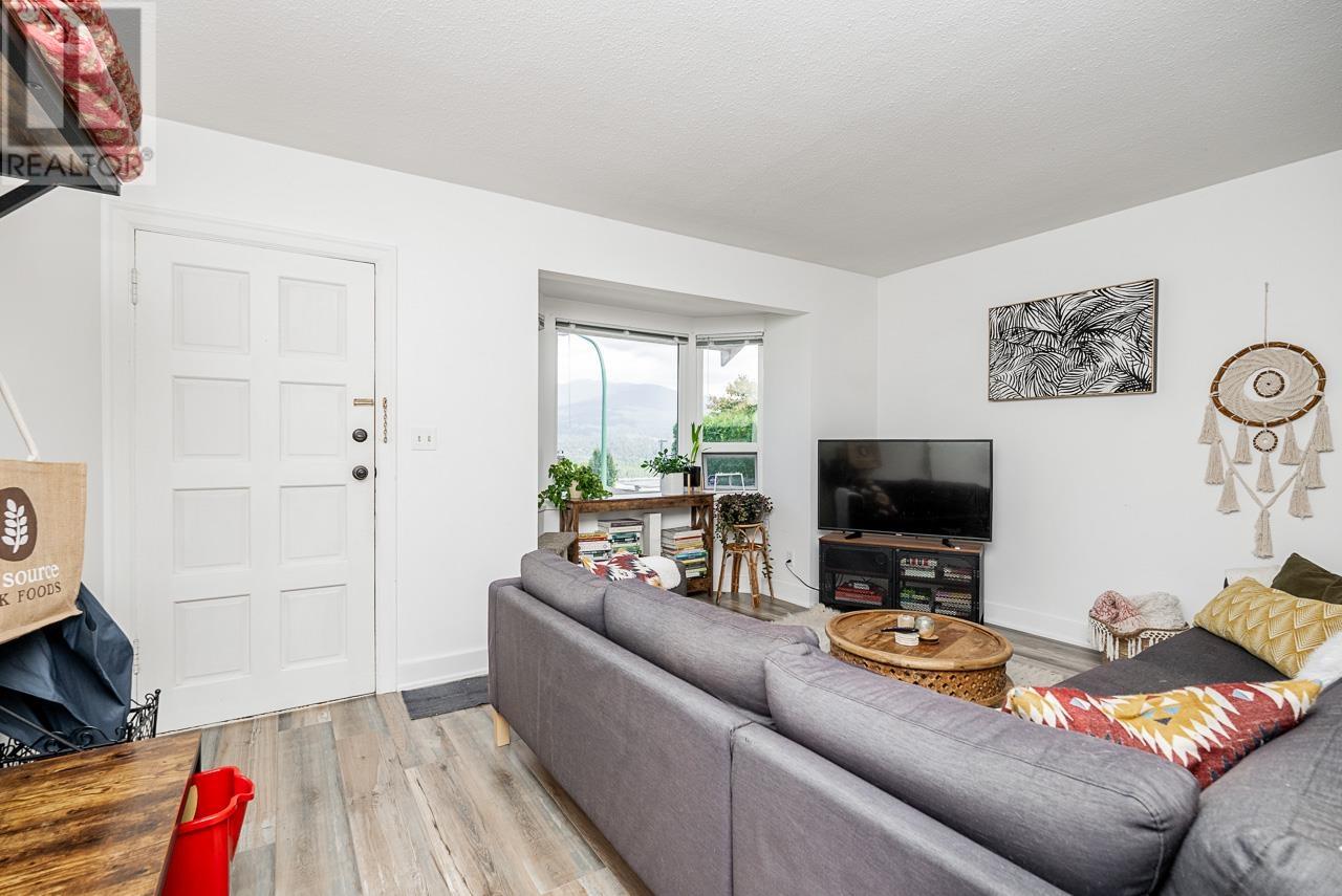 3986 Trinity Street, Burnaby, British Columbia  V5C 1N6 - Photo 5 - R2817042