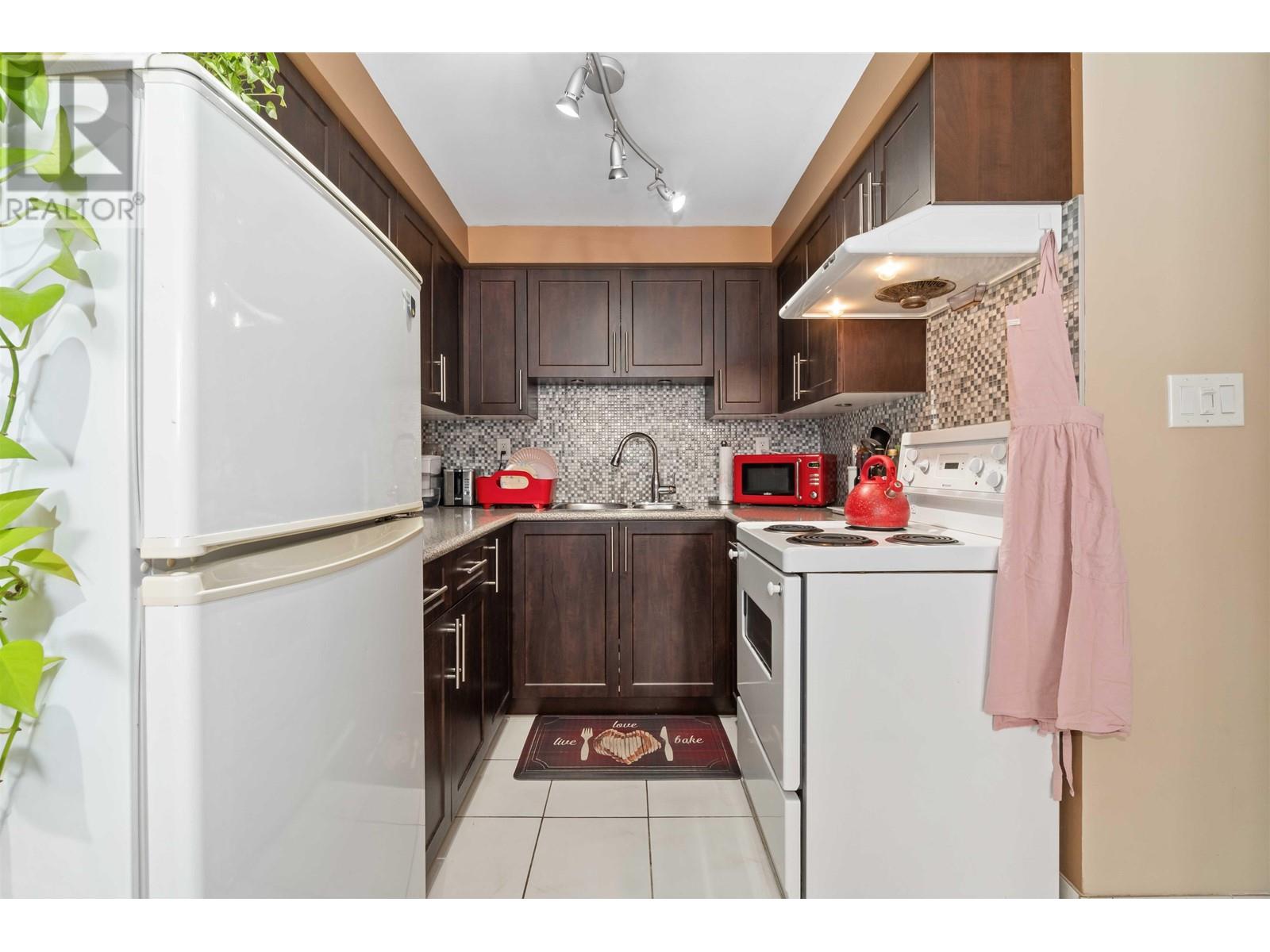 207 1270 Robson Street, Vancouver, British Columbia  V6E 3Z6 - Photo 3 - R2817395