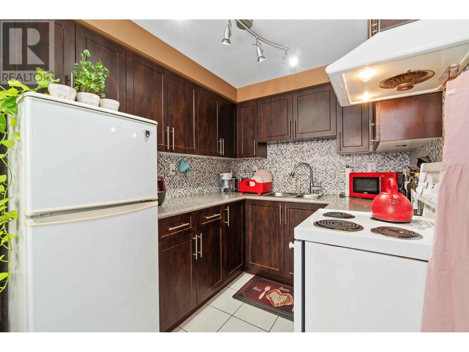 207 1270 Robson Street, Vancouver, British Columbia  V6E 3Z6 - Photo 4 - R2817395