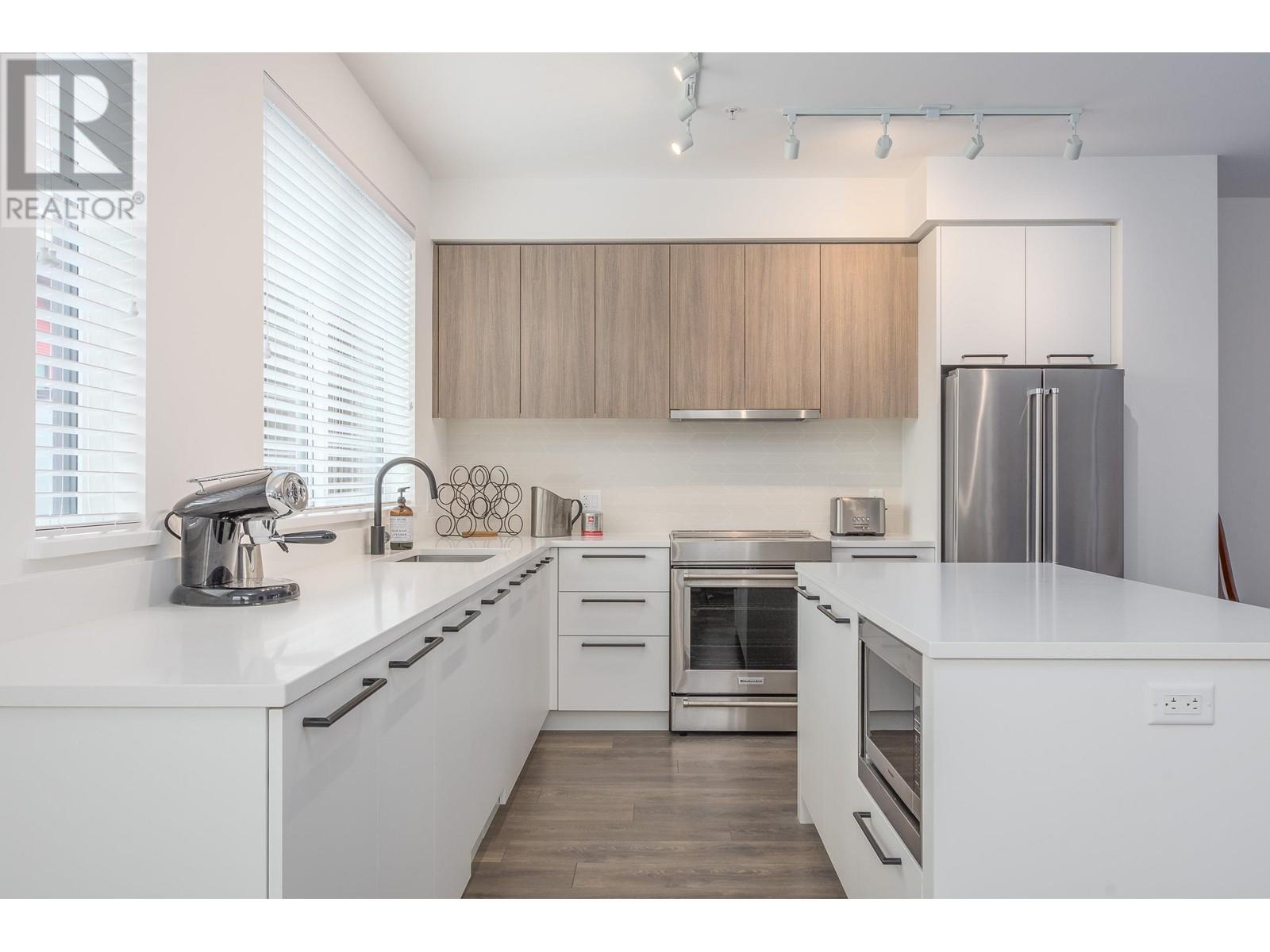 1352 MARINASIDE PLACE, squamish, British Columbia