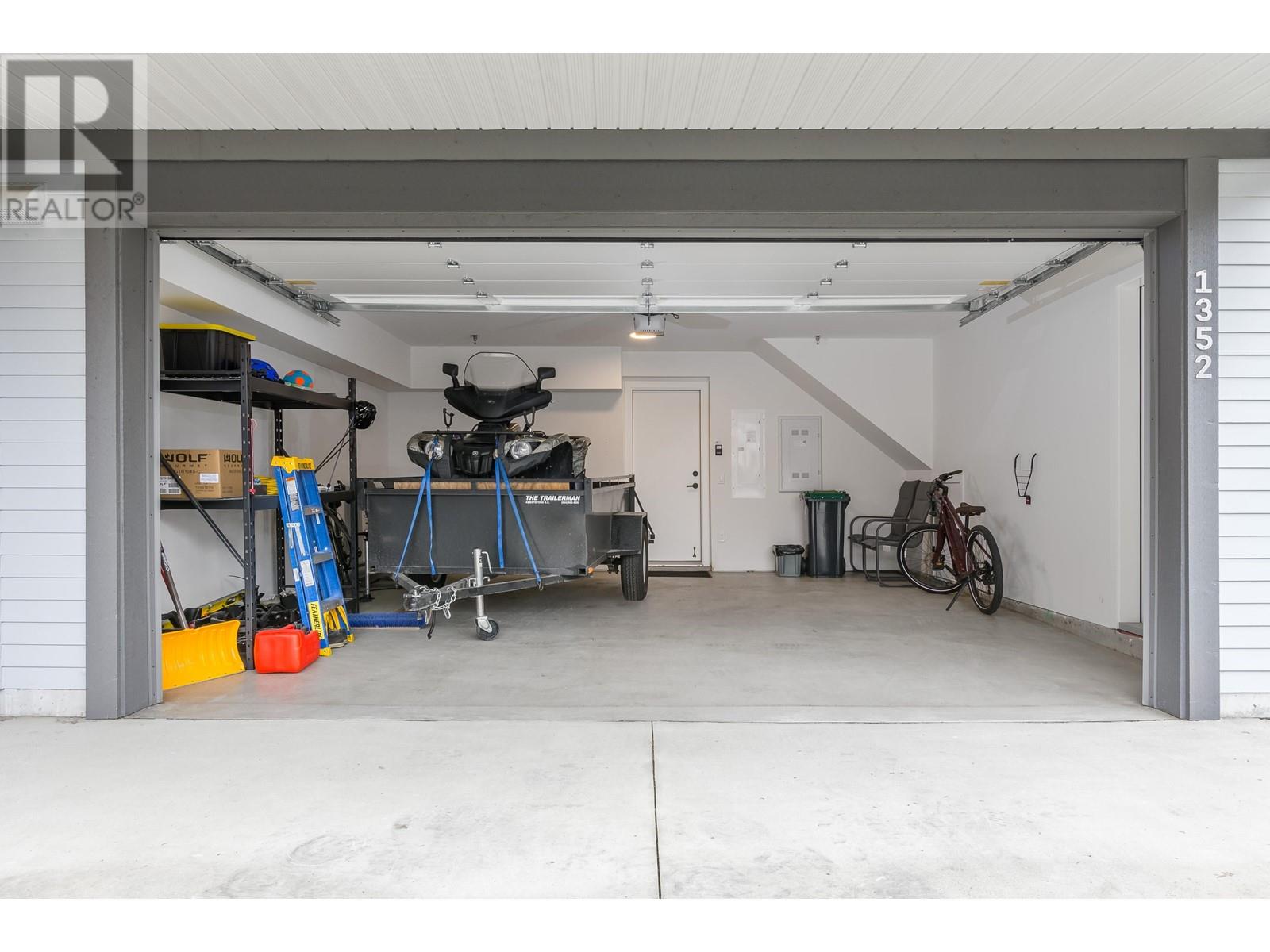 1352 Marinaside Place, Squamish, British Columbia  V8B 1A8 - Photo 11 - R2817584