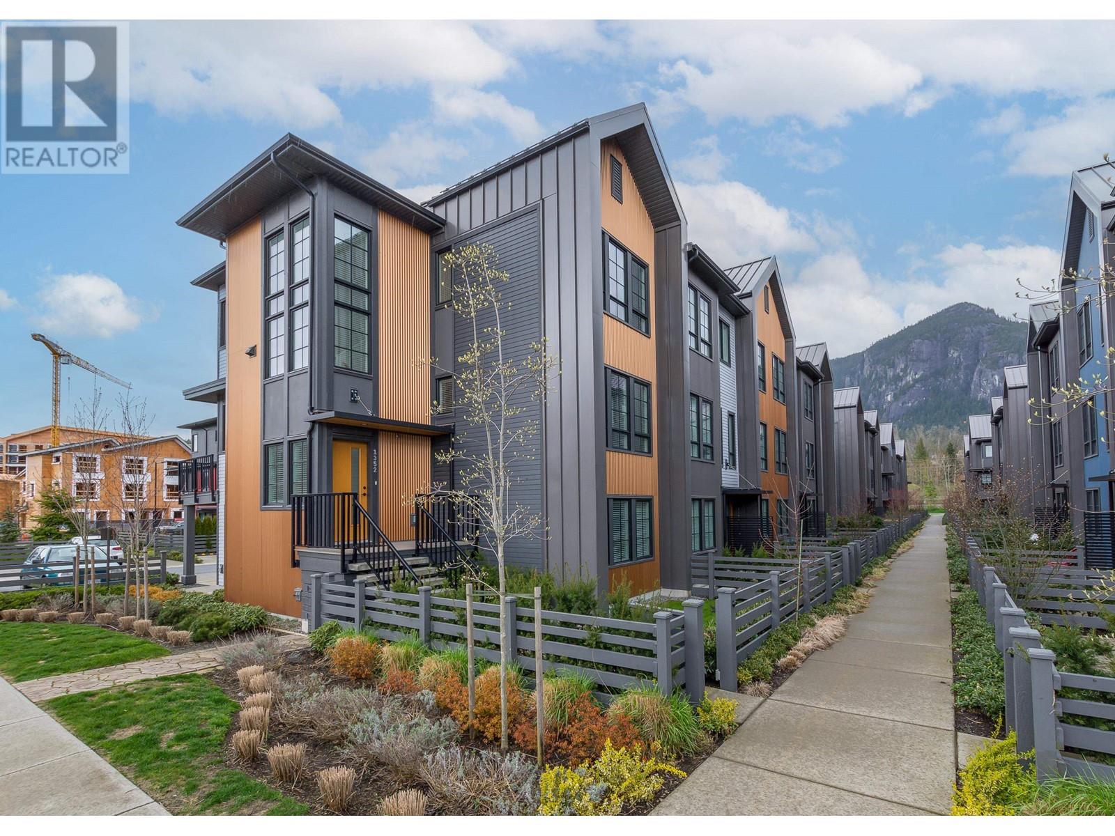1352 Marinaside Place, Squamish, British Columbia  V8B 1A8 - Photo 12 - R2817584