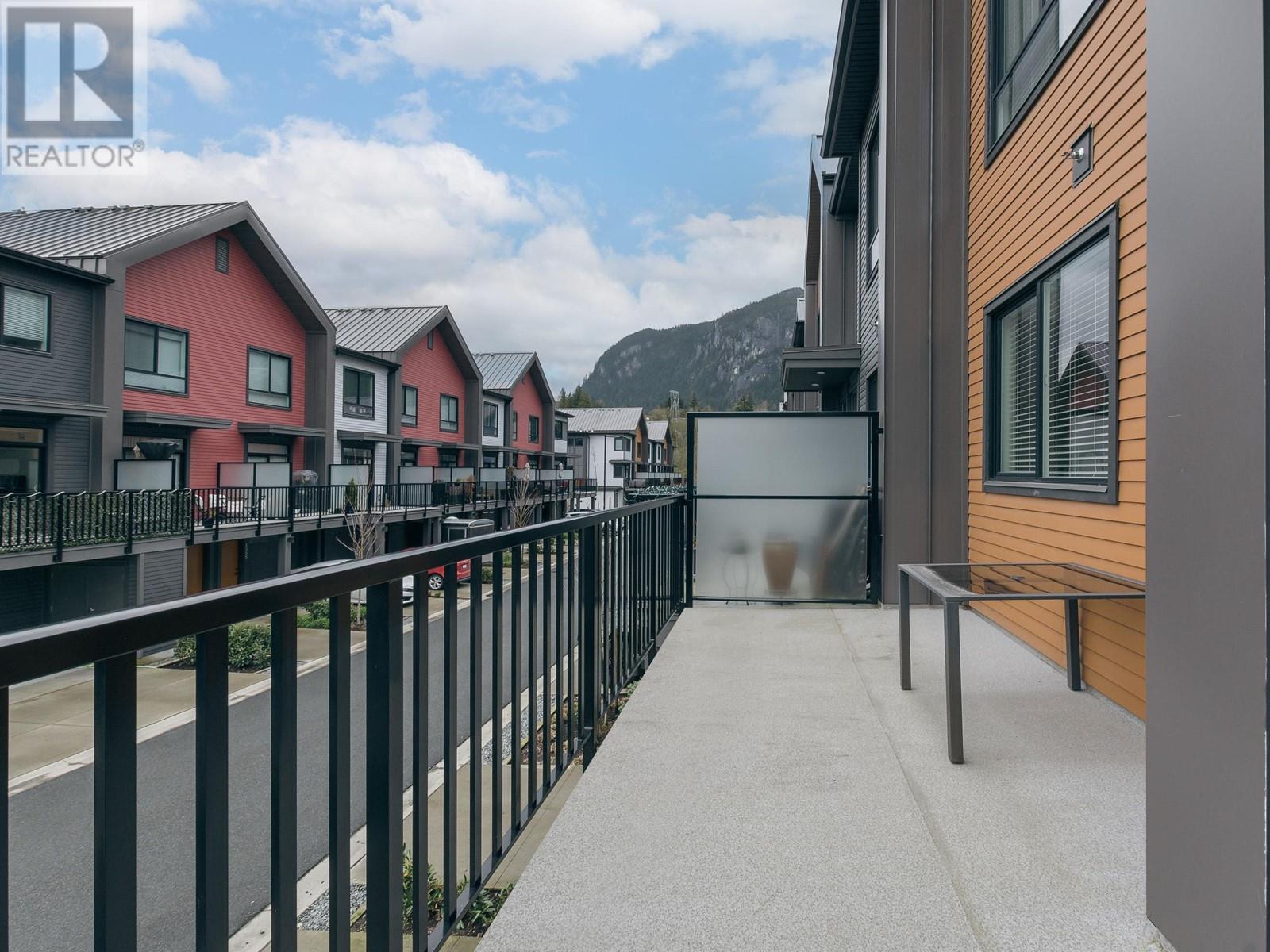 1352 Marinaside Place, Squamish, British Columbia  V8B 1A8 - Photo 2 - R2817584