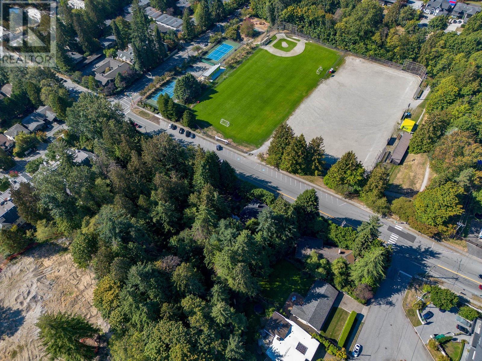 698 W Kings Road, North Vancouver, British Columbia  V7N 2M7 - Photo 18 - R2817549