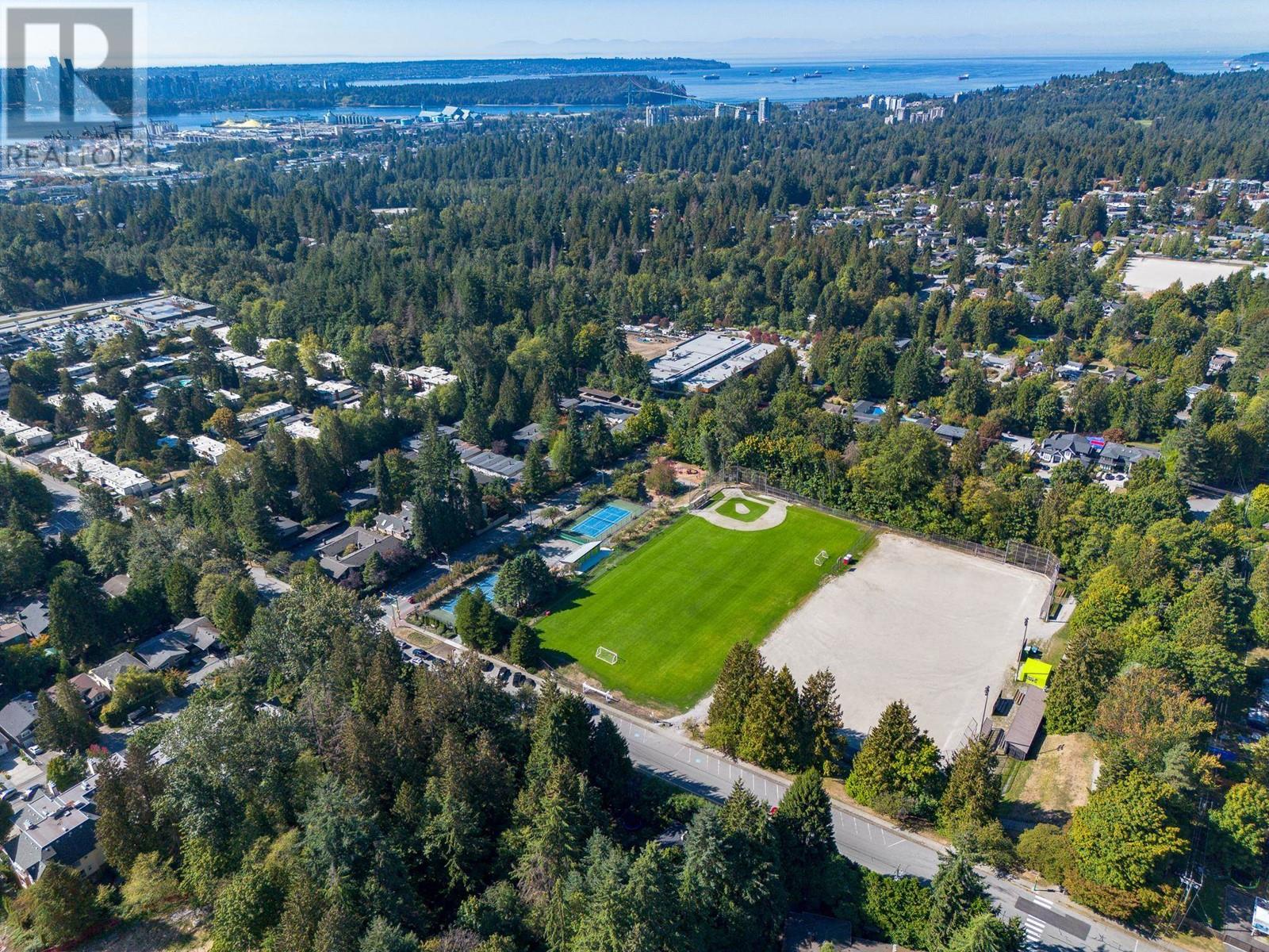 698 W Kings Road, North Vancouver, British Columbia  V7N 2M7 - Photo 19 - R2817549