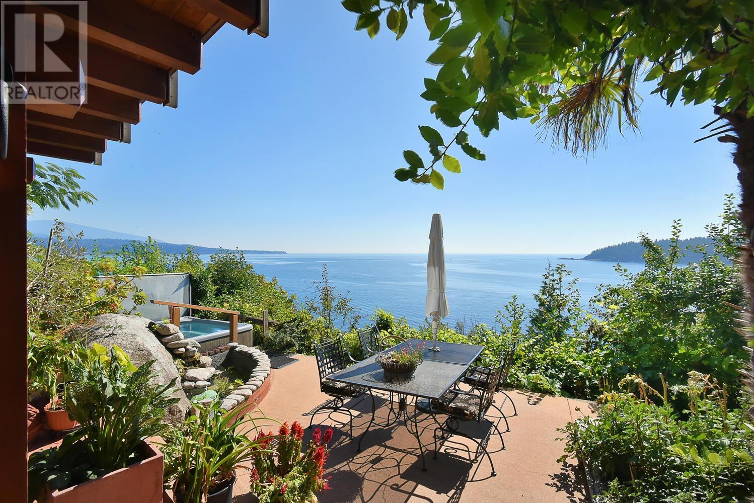 6231 Sunshine Coast Highway, Sechelt, British Columbia  V7Z 0M1 - Photo 1 - R2817514