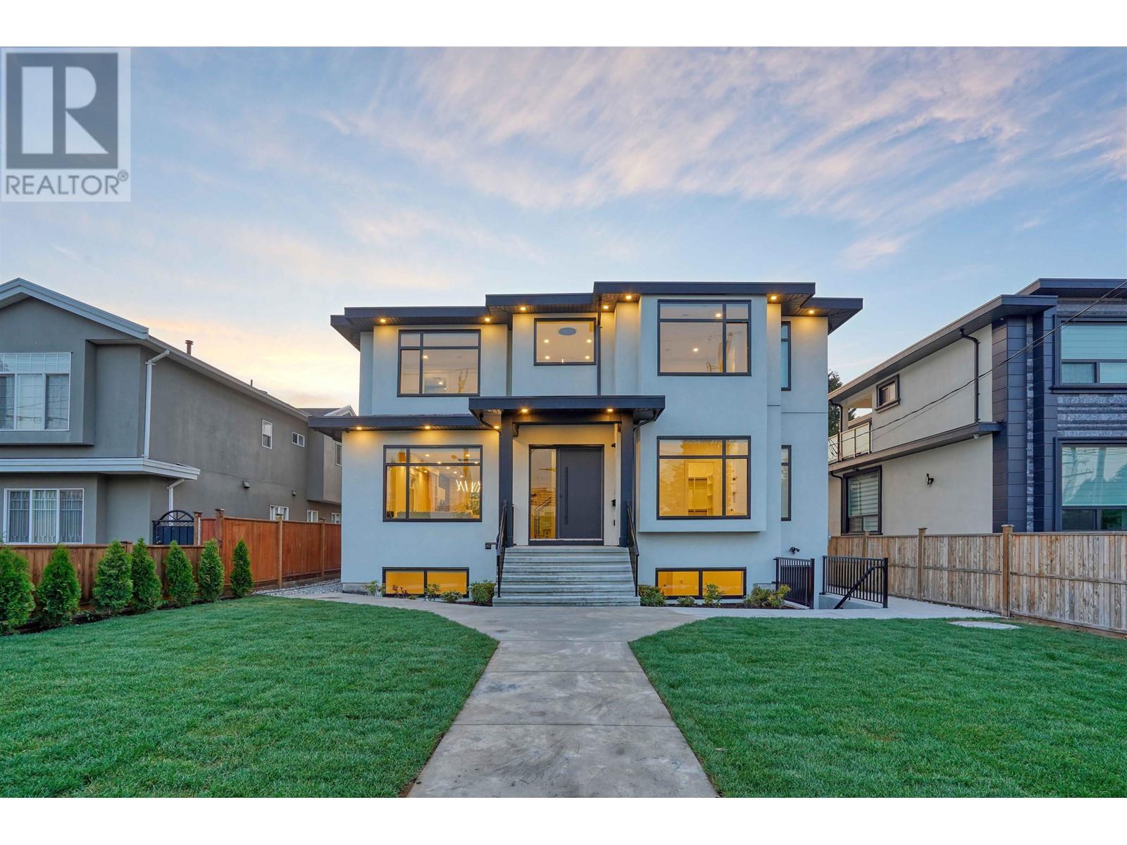7835 10TH AVENUE, burnaby, British Columbia