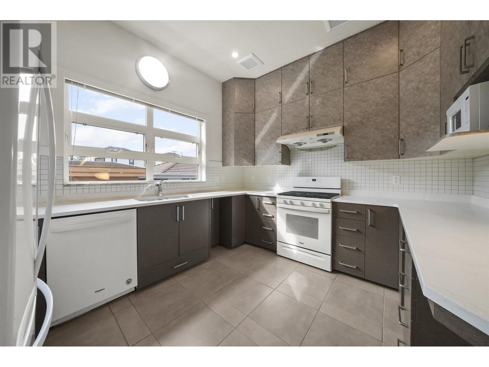 6733 Vivian Street, Vancouver, British Columbia  V5S 2T7 - Photo 11 - R2817142