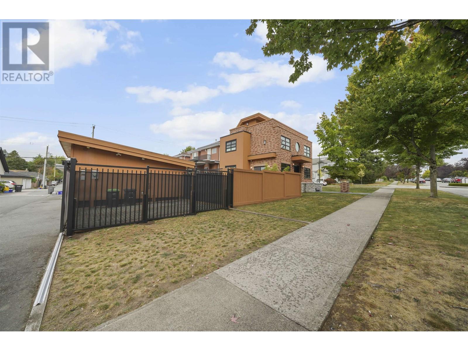 6733 Vivian Street, Vancouver, British Columbia  V5S 2T7 - Photo 3 - R2817142