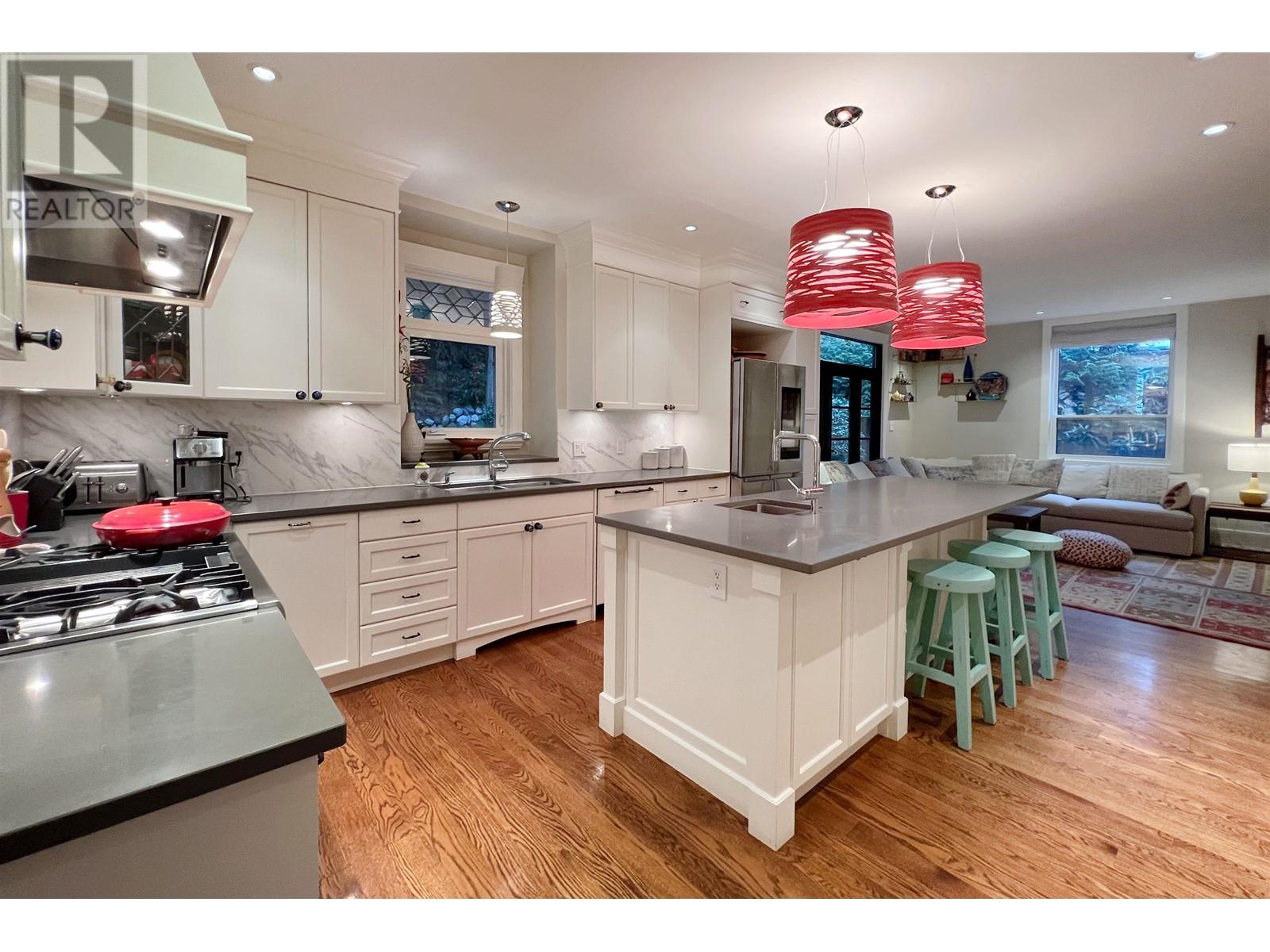 8320 Gillnet Place, Vancouver, British Columbia  V6P 6P6 - Photo 3 - R2815485