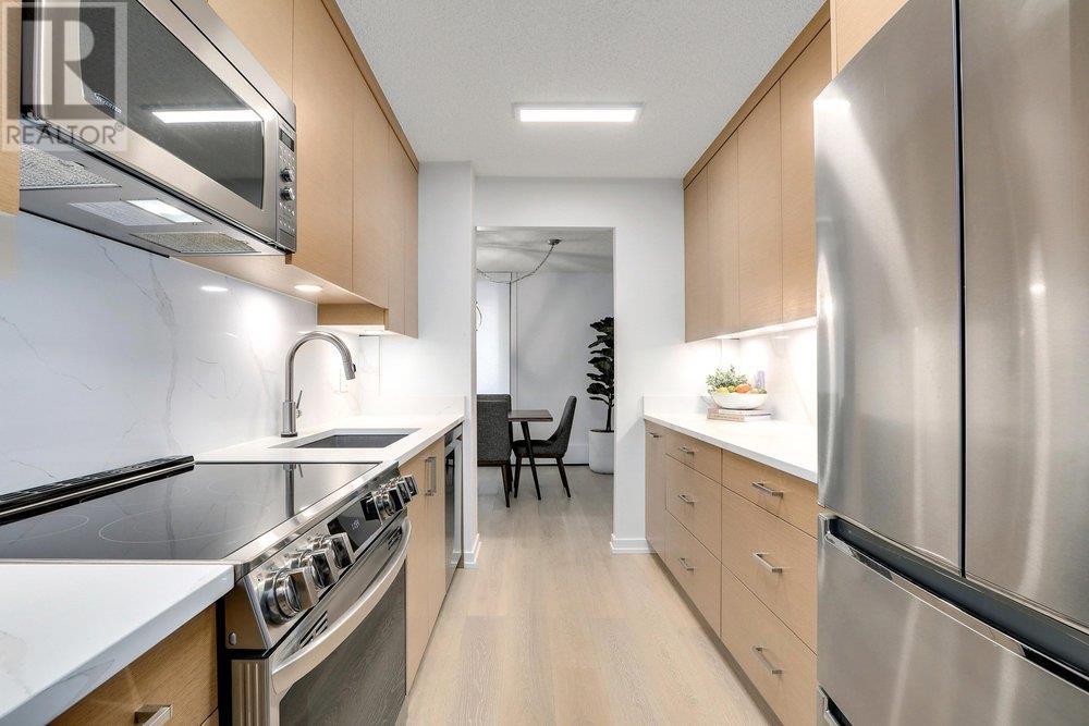 204 2024 Fullerton Avenue, North Vancouver, British Columbia  V7P 3G4 - Photo 2 - R2817815