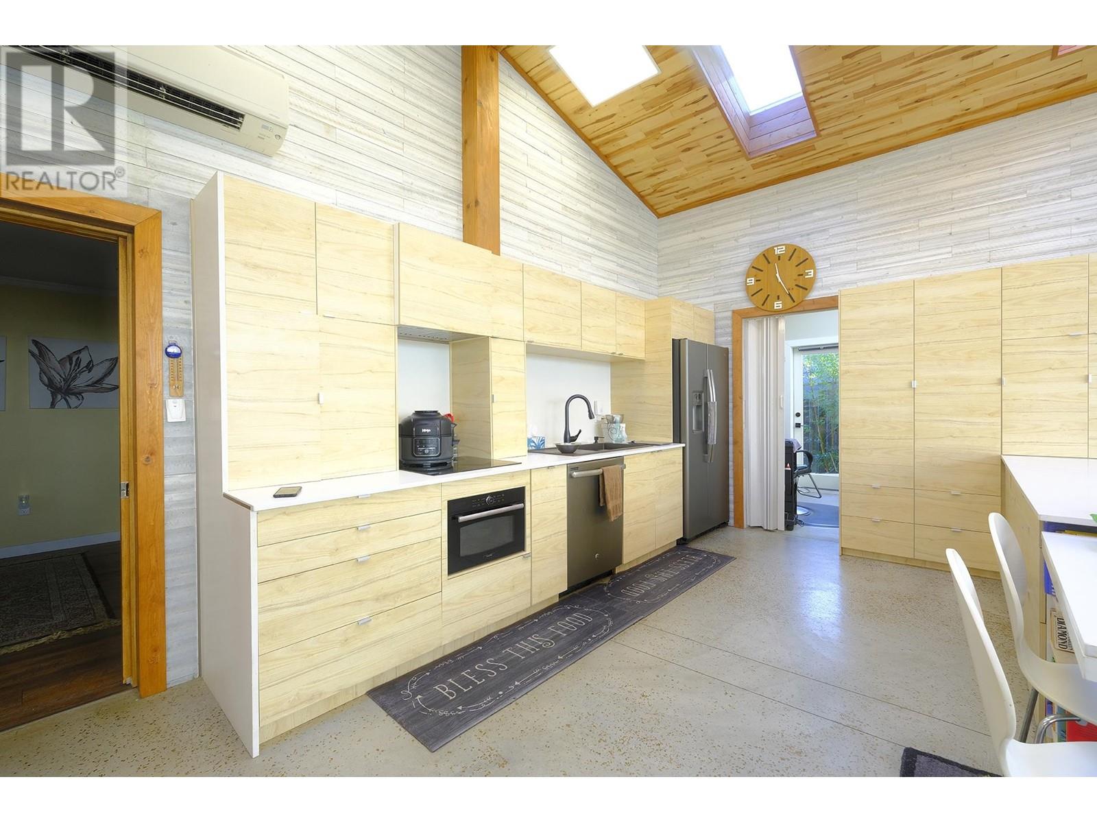 613 MARTIN ROAD, gibsons, British Columbia