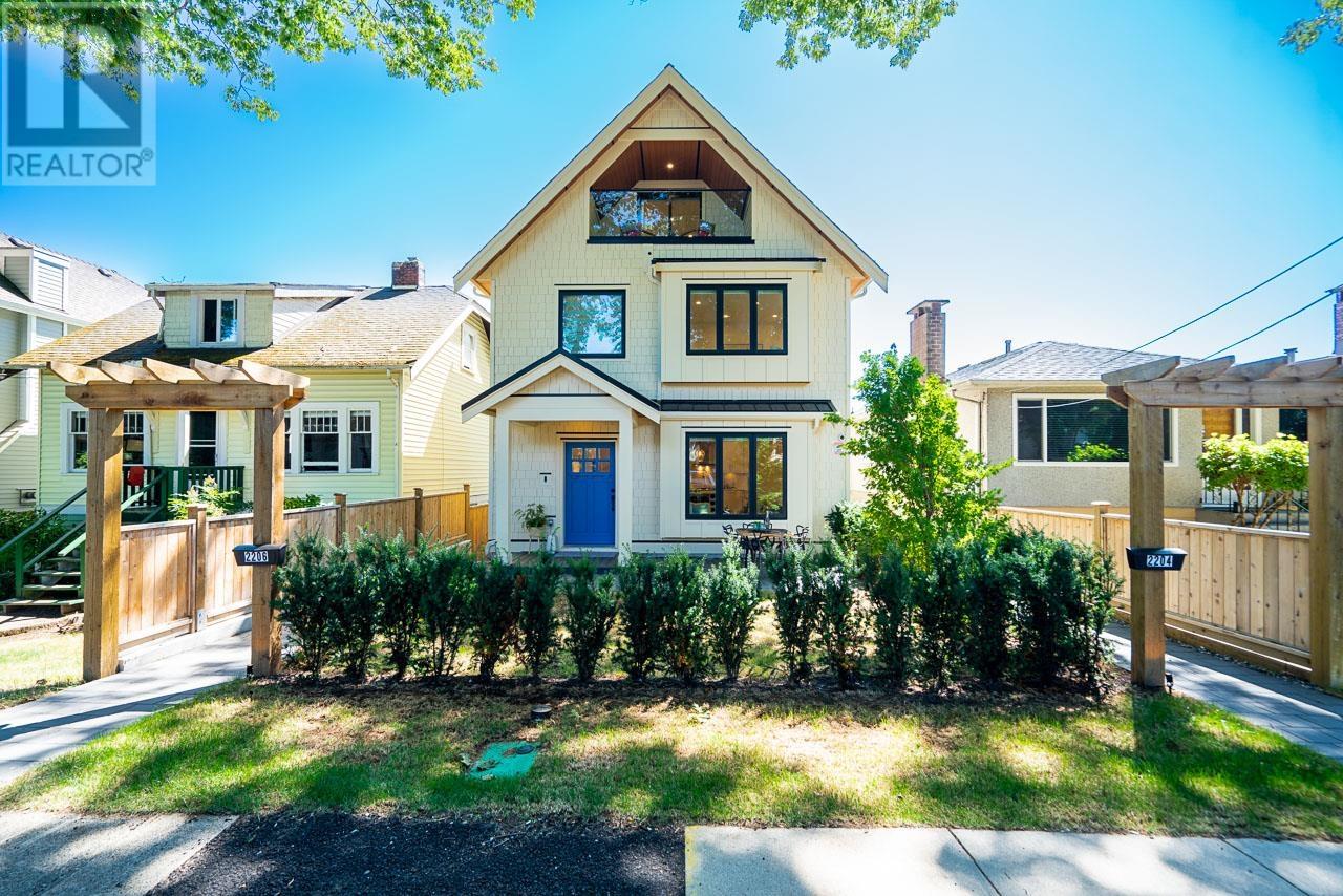 2206 E 7th Avenue, Vancouver, British Columbia  V5N 1S7 - Photo 1 - R2817662