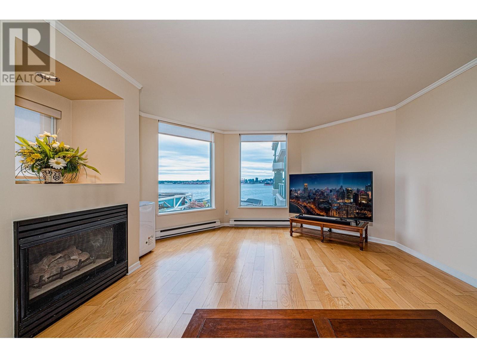 604 168 Chadwick Court, North Vancouver, British Columbia  V7M 3L4 - Photo 5 - R2817690